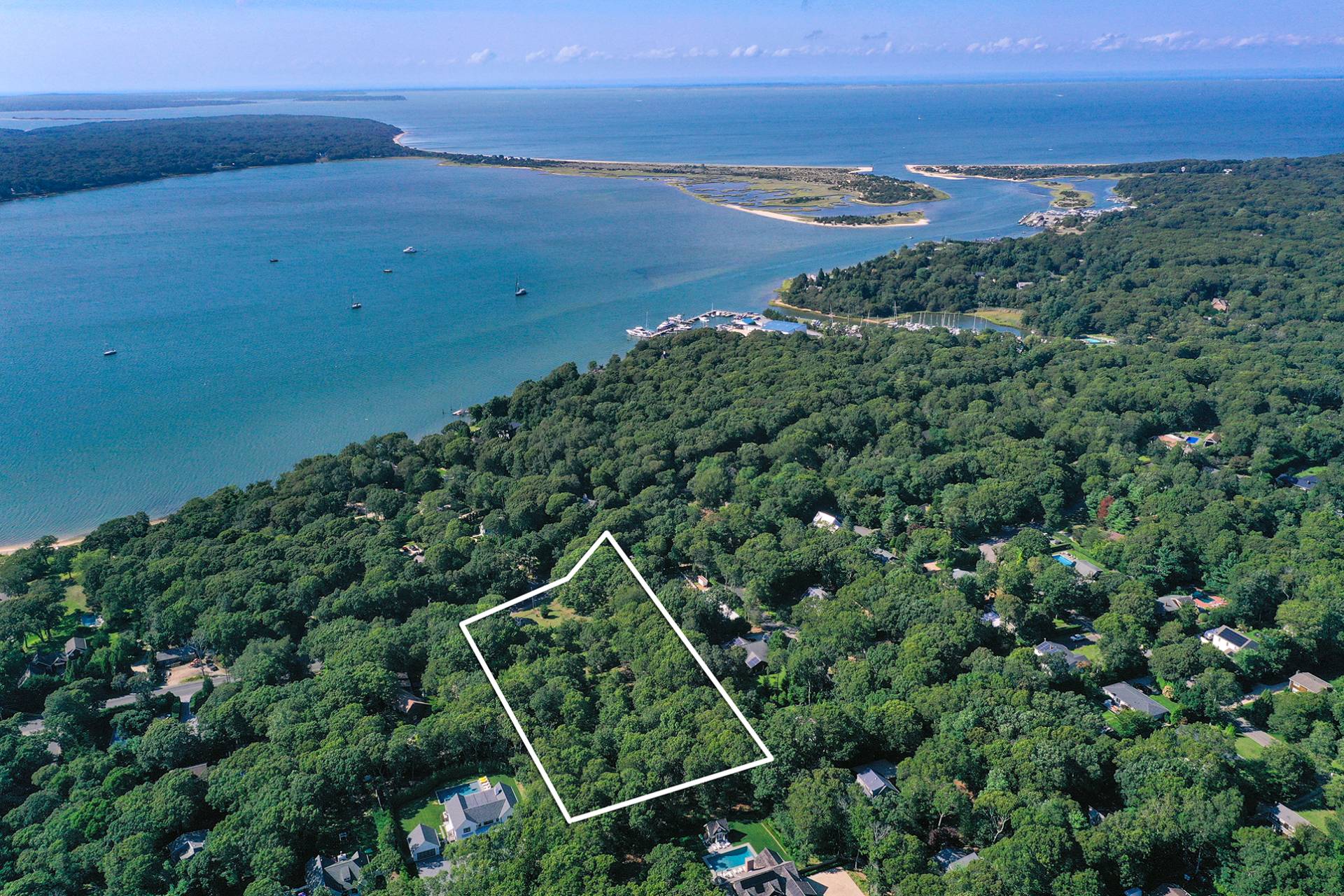 #2 photo, 240 Three Mile Harbor - Hog Creek Hwy, サフォーク郡 East Hampton , NY 11937