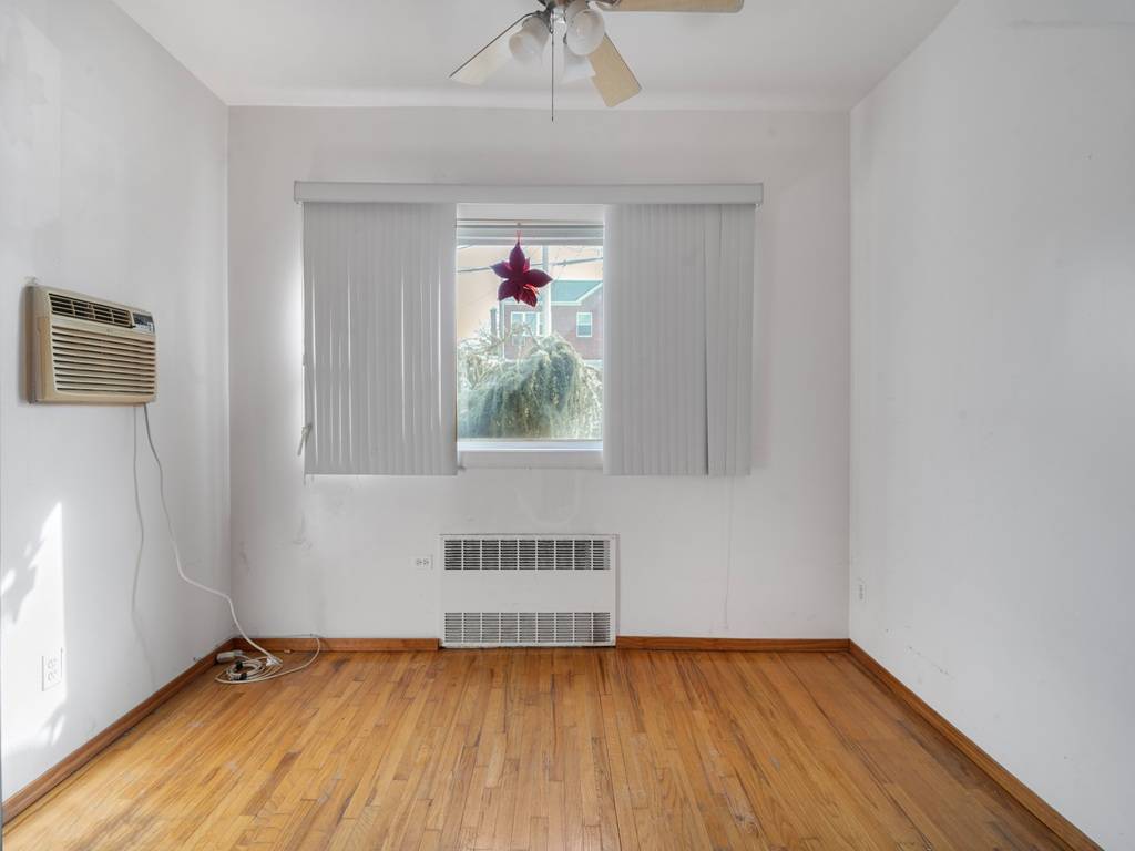 #12 photo, 194 Bay 7th St, Dyker Heights , NY 11228