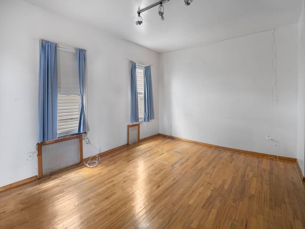 #15 photo, 194 Bay 7th St, Dyker Heights , NY 11228