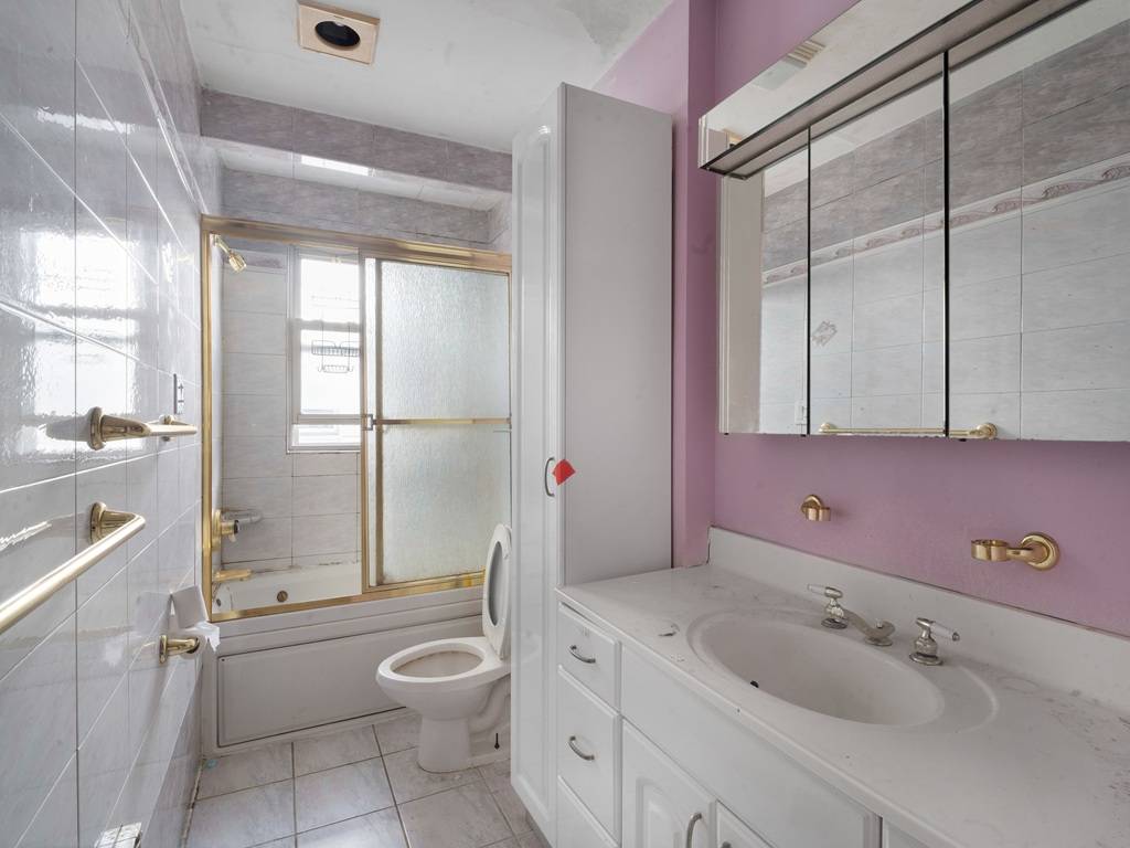 #20 photo, 194 Bay 7th St, Dyker Heights , NY 11228