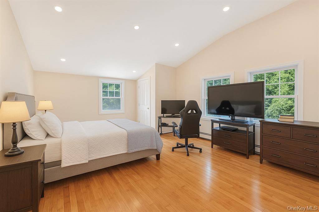 #14 photo, 397 Concord Rd, Yonkers , NY 10710