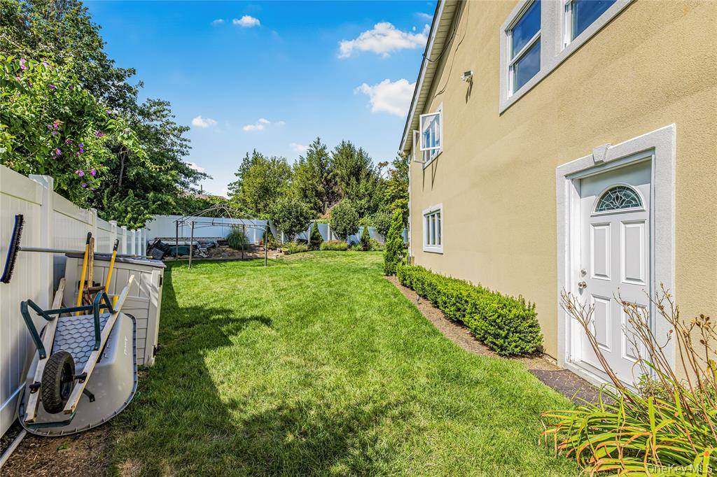 #42 photo, 397 Concord Rd, Yonkers , NY 10710