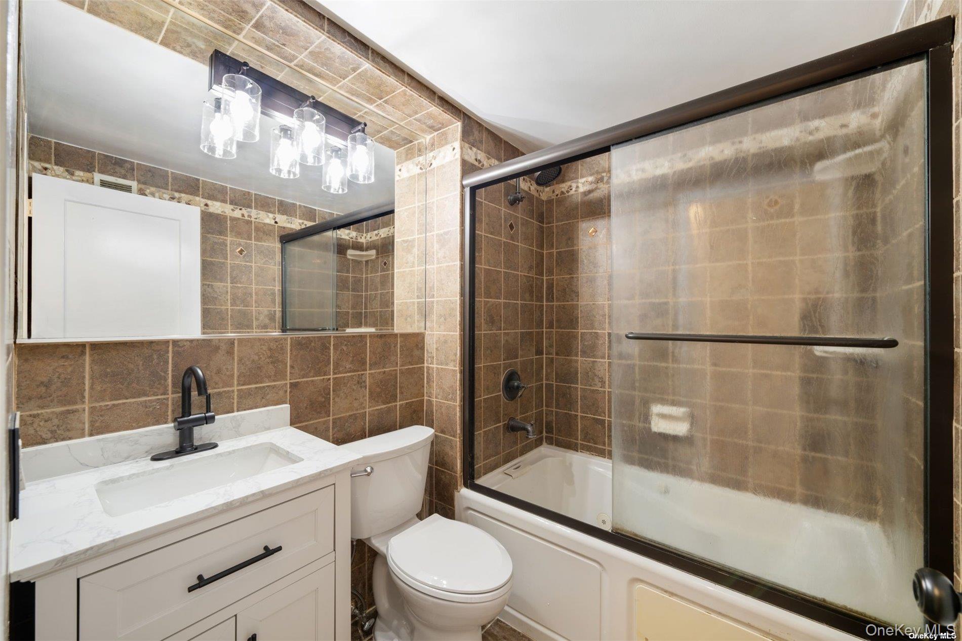 #13 photo, 383 E 10th Street, New York (Manhattan) , NY 10009