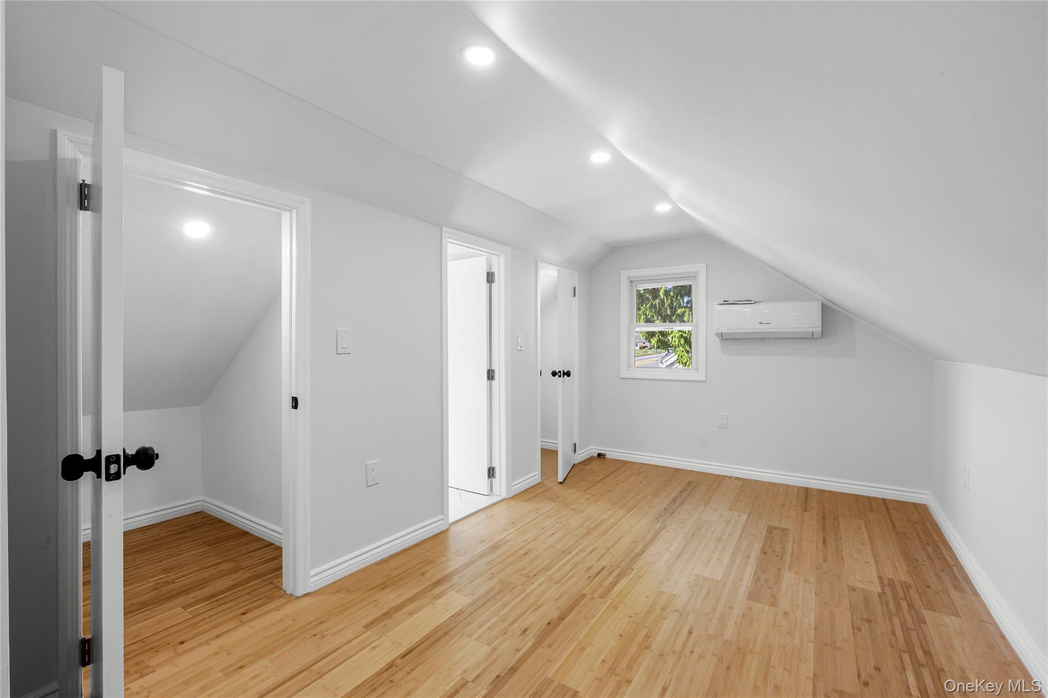 #19 photo, 133 Fallwood Parkway, Farmingdale , NY 11735