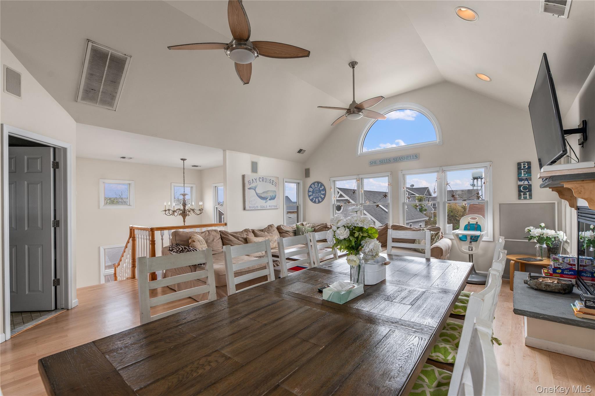 #13 photo, 22 Bungalow Walk, サフォーク郡 Ocean Beach , NY 11770