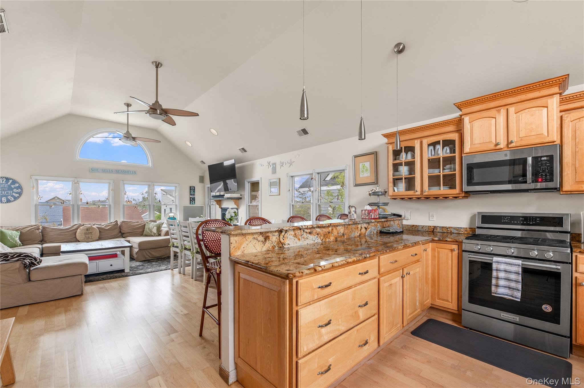 #4 photo, 22 Bungalow Walk, サフォーク郡 Ocean Beach , NY 11770