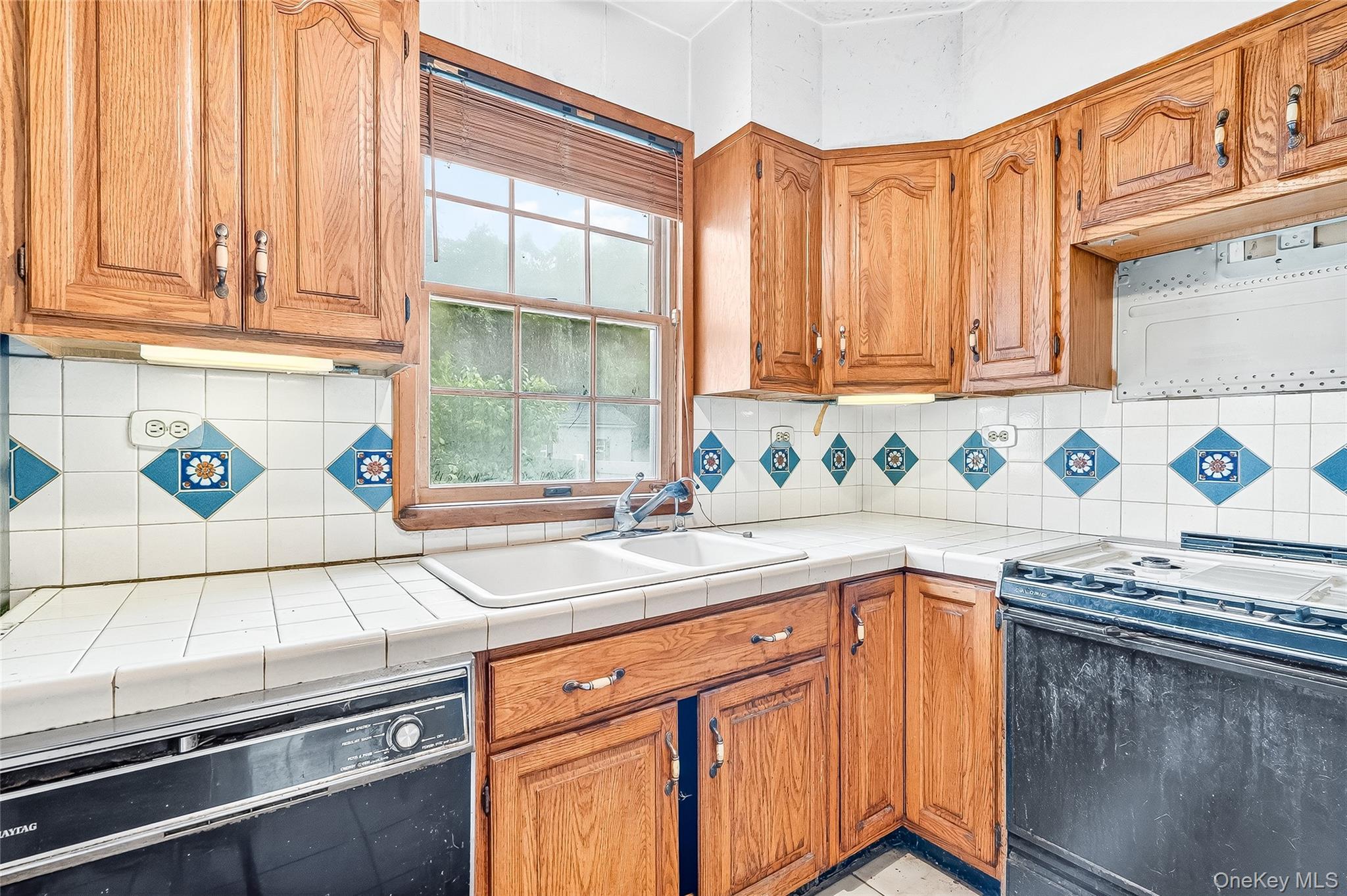 #11 photo, 2430 Morgan Avenue, Bronx , NY 10469