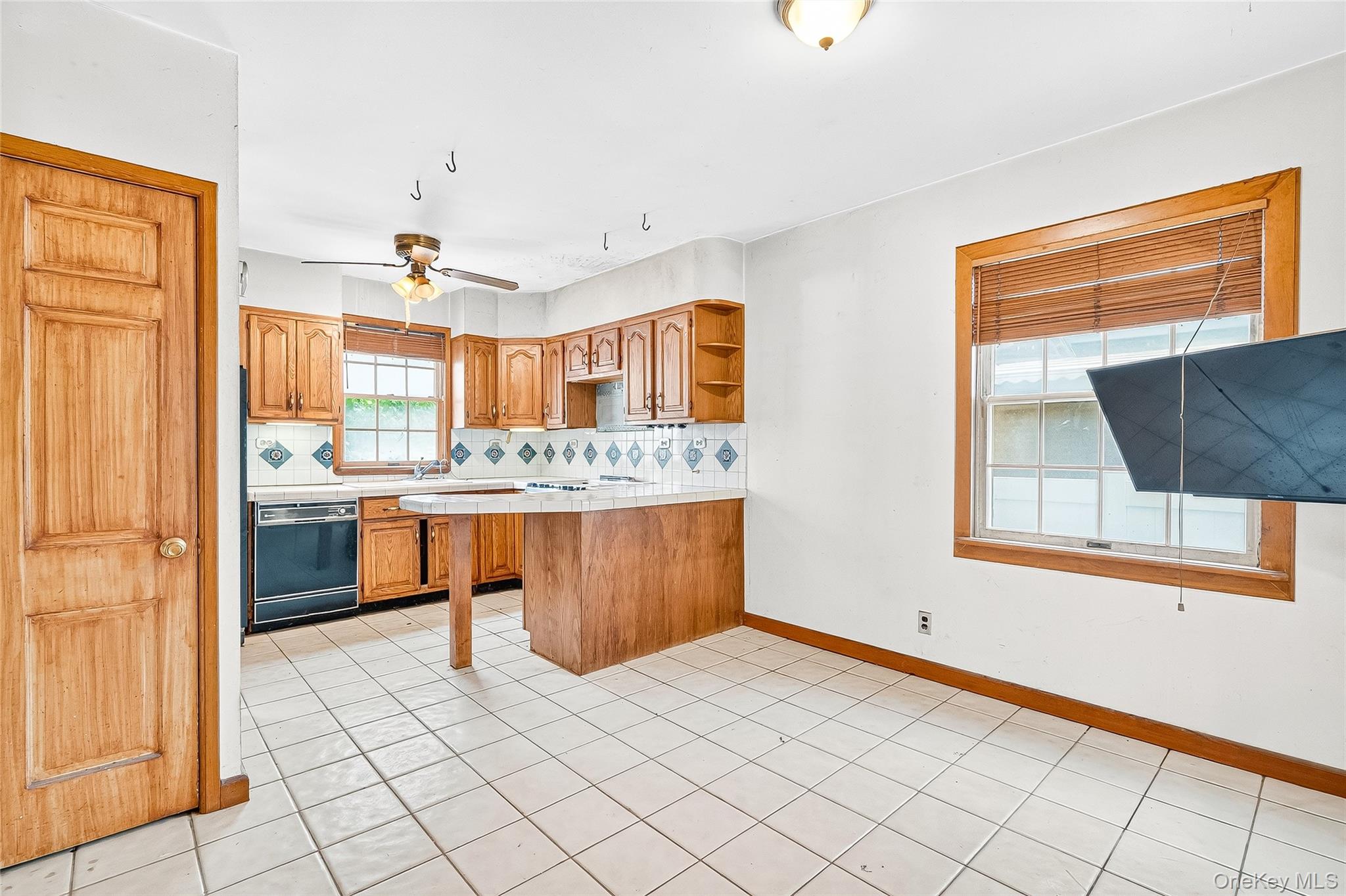 #6 photo, 2430 Morgan Avenue, Bronx , NY 10469