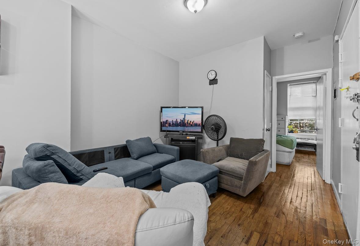 #11 photo, 879 Cauldwell Avenue, Bronx , NY 10456