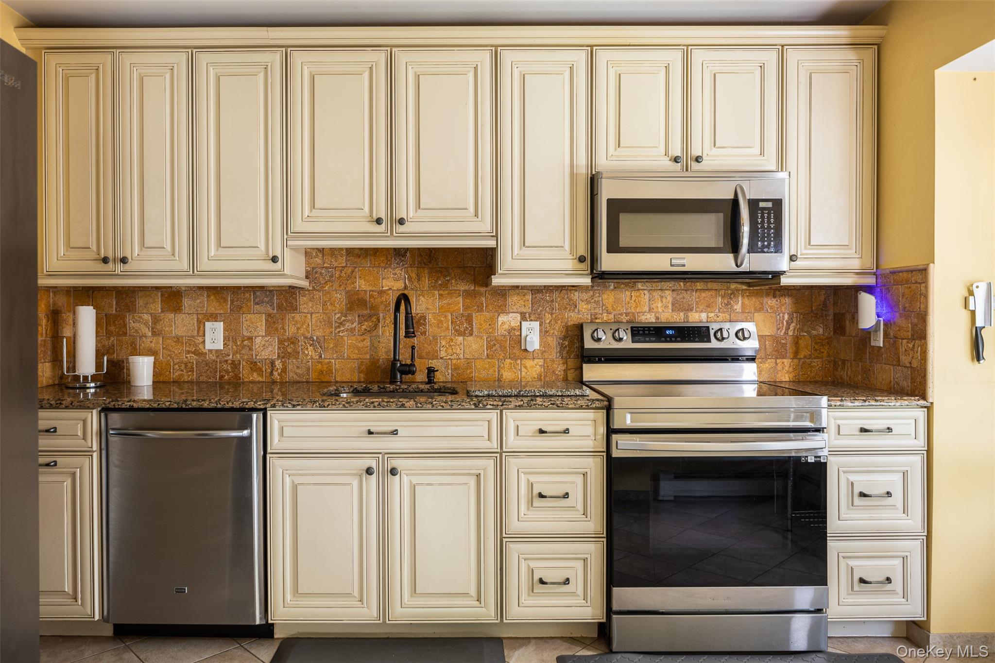 #11 photo, 46 Arpage Drive, सफ़ोक काउंटी Shirley , NY 11967