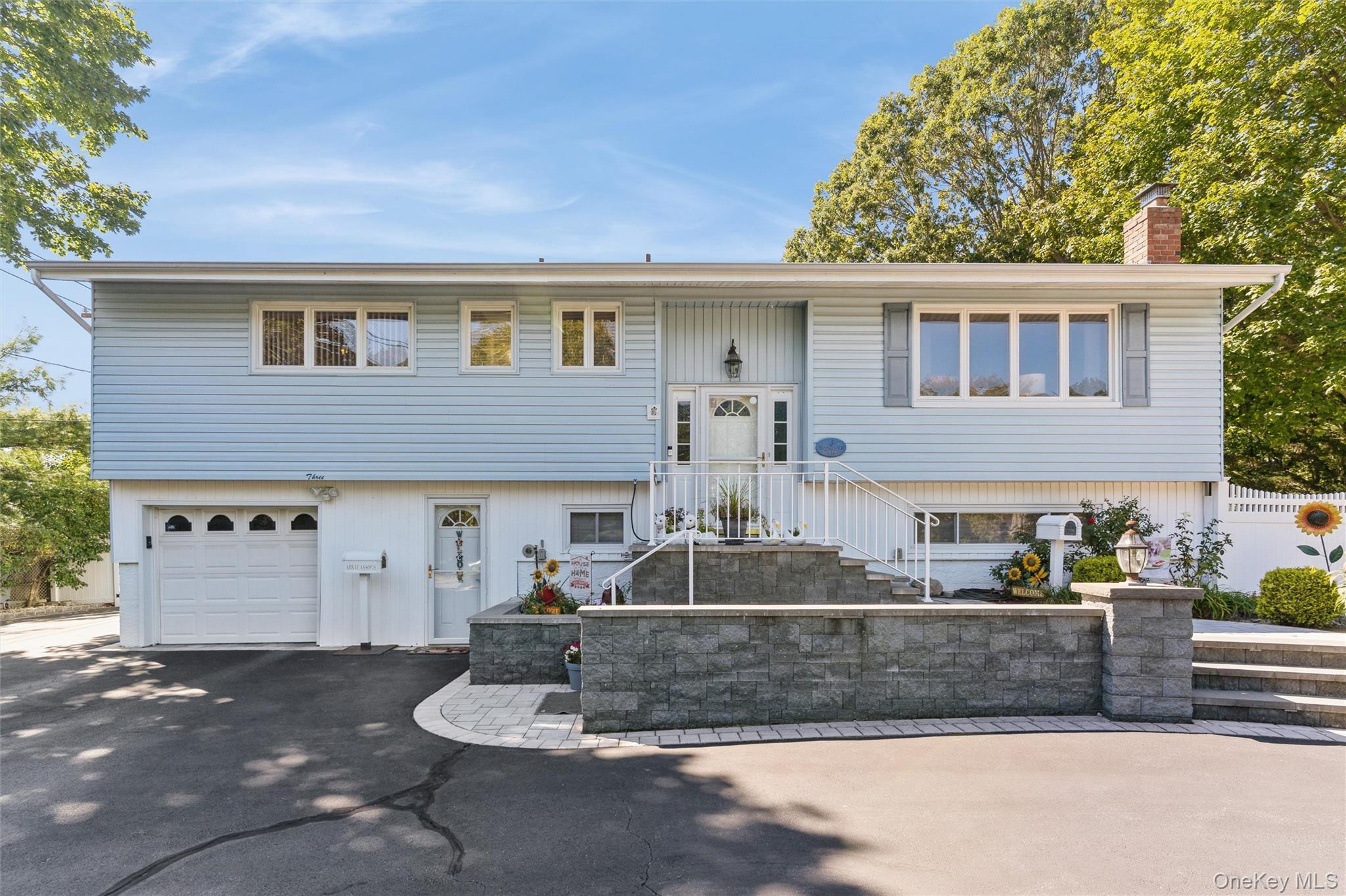 #1 photo, 3 Biancardi Place, 东长岛 Dix小山 Dix Hills , NY 11746