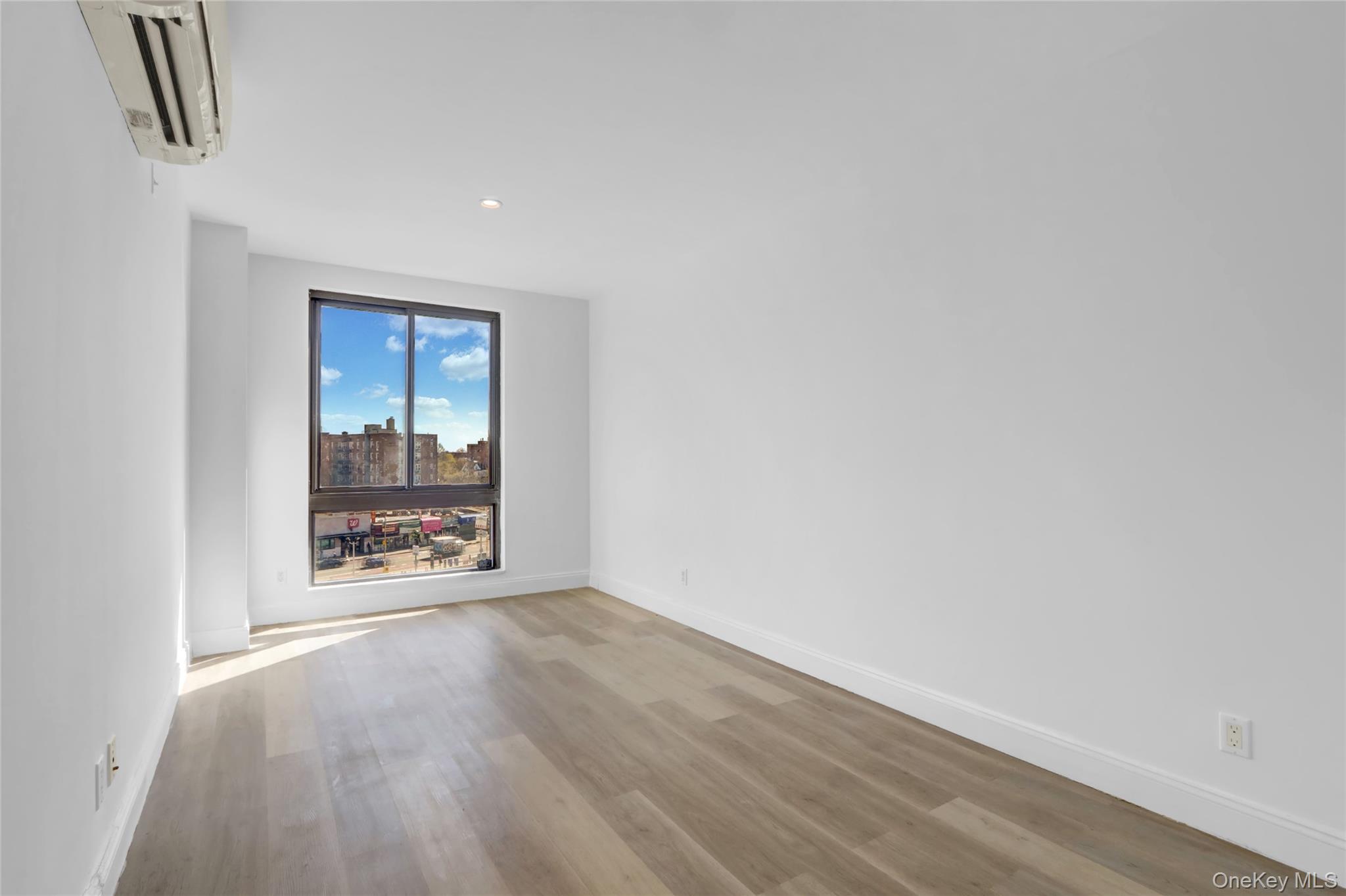 #8 photo, 4516 83rd Street, クイーンズ区 Elmhurst , NY 11373