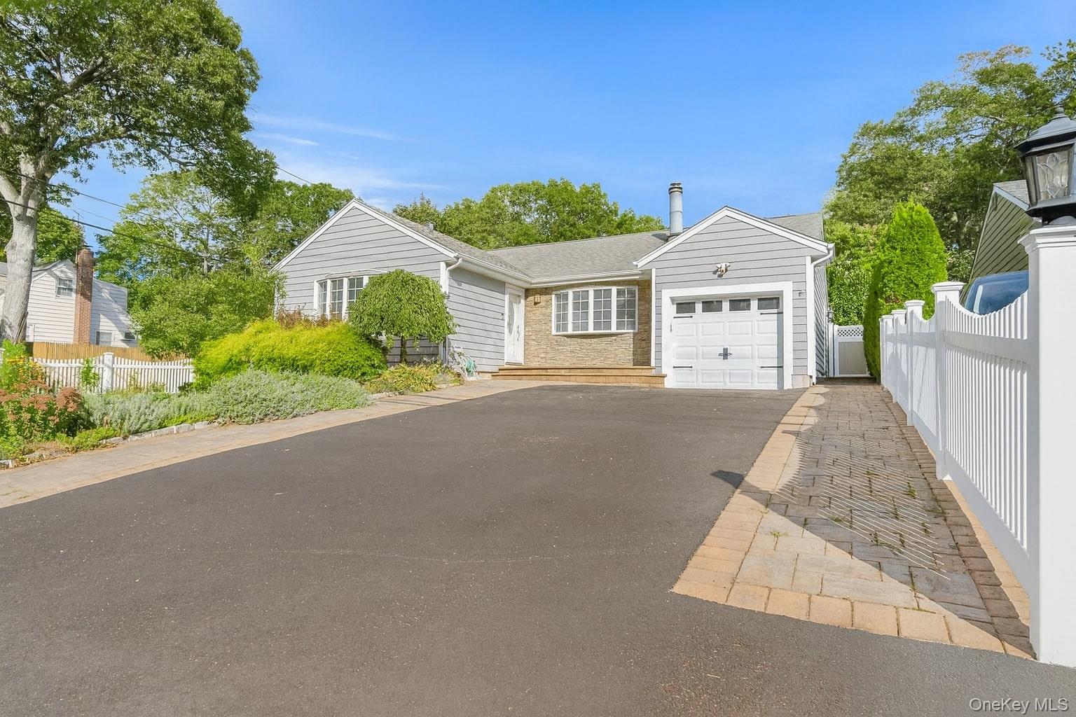 #1 photo, 178 Melville Road, South Huntington , NY 11746