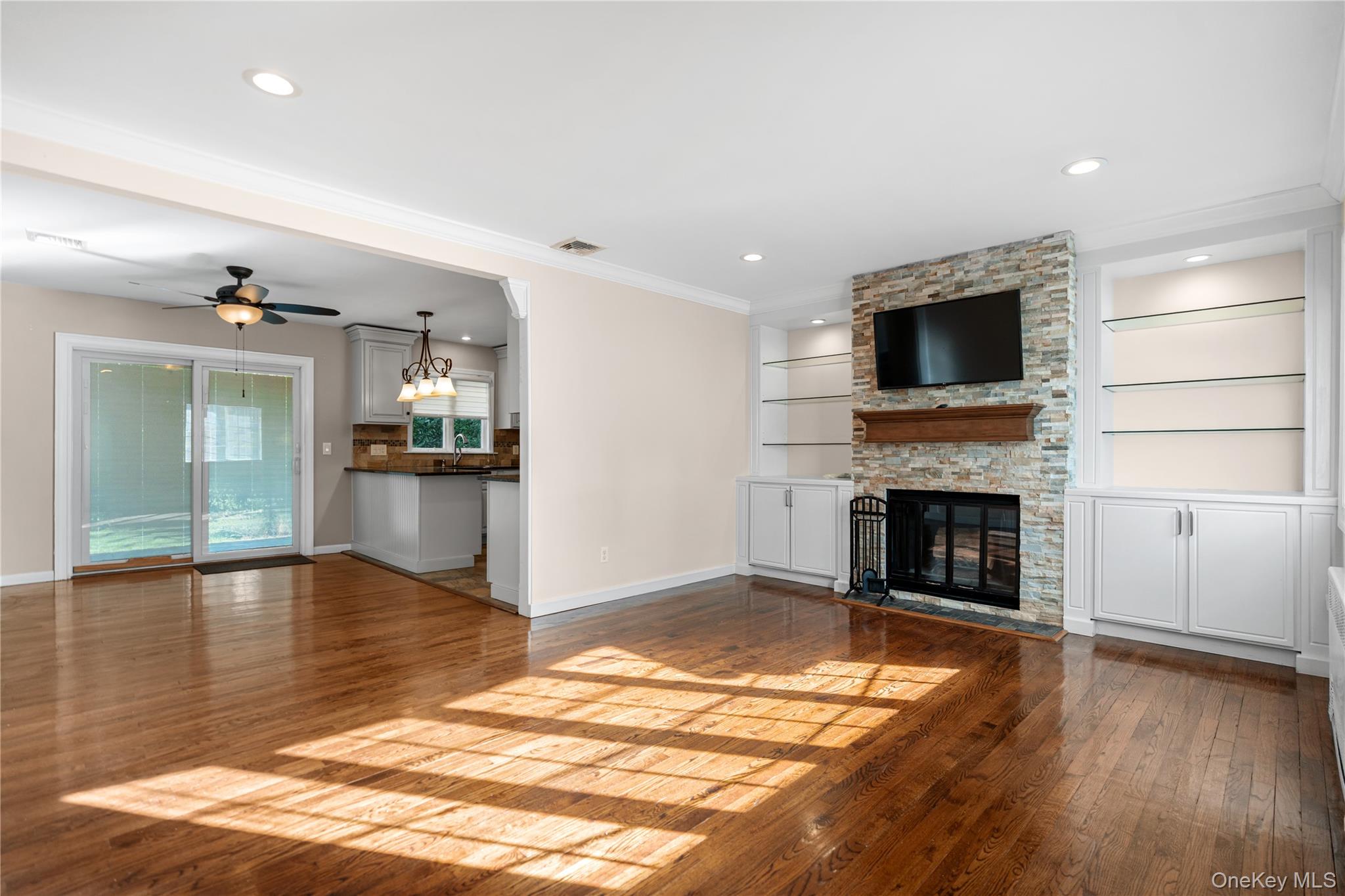 #3 photo, 178 Melville Road, South Huntington , NY 11746