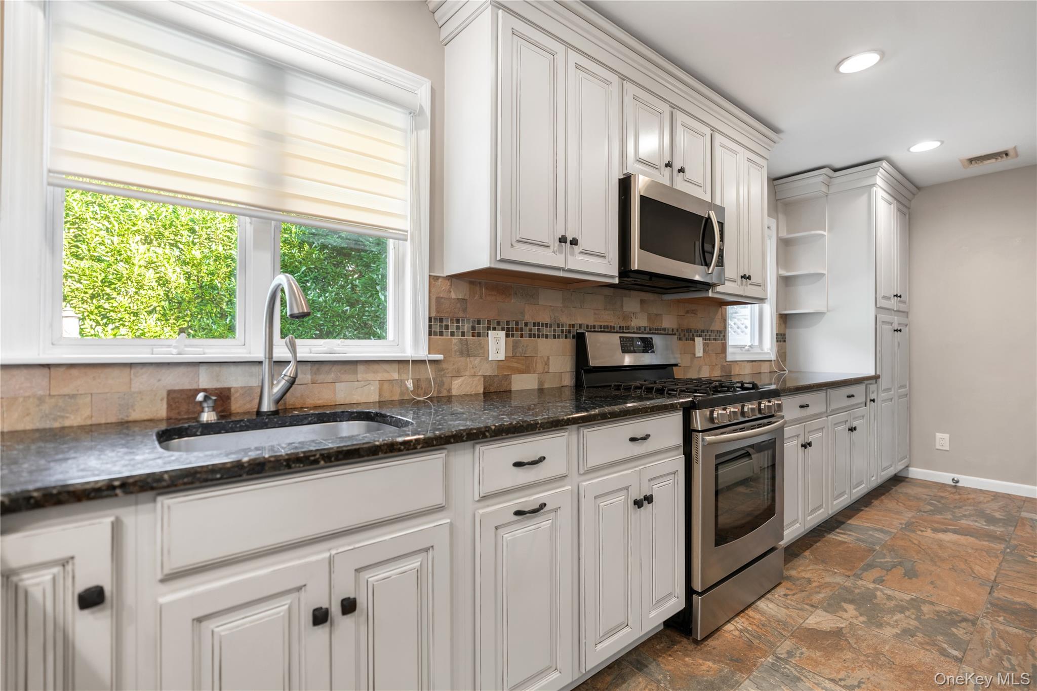 #5 photo, 178 Melville Road, South Huntington , NY 11746