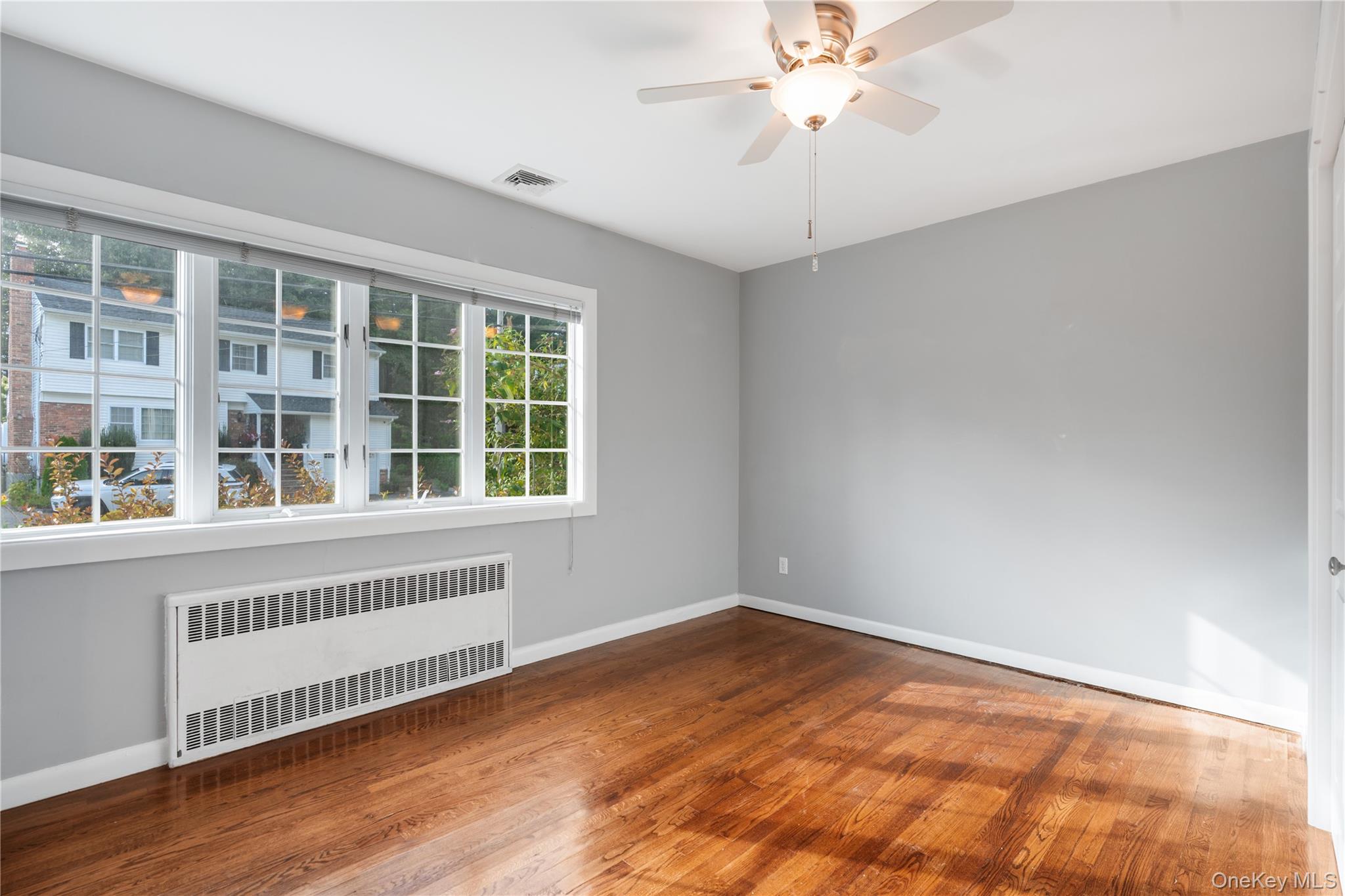 #8 photo, 178 Melville Road, South Huntington , NY 11746