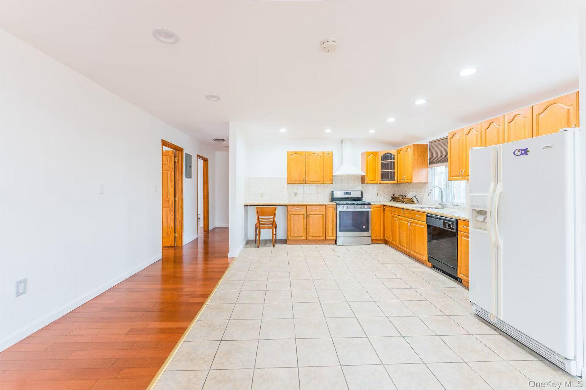 #12 photo, 145-04 21 Avenue, クイーンズ区 Whitestone , NY 11357