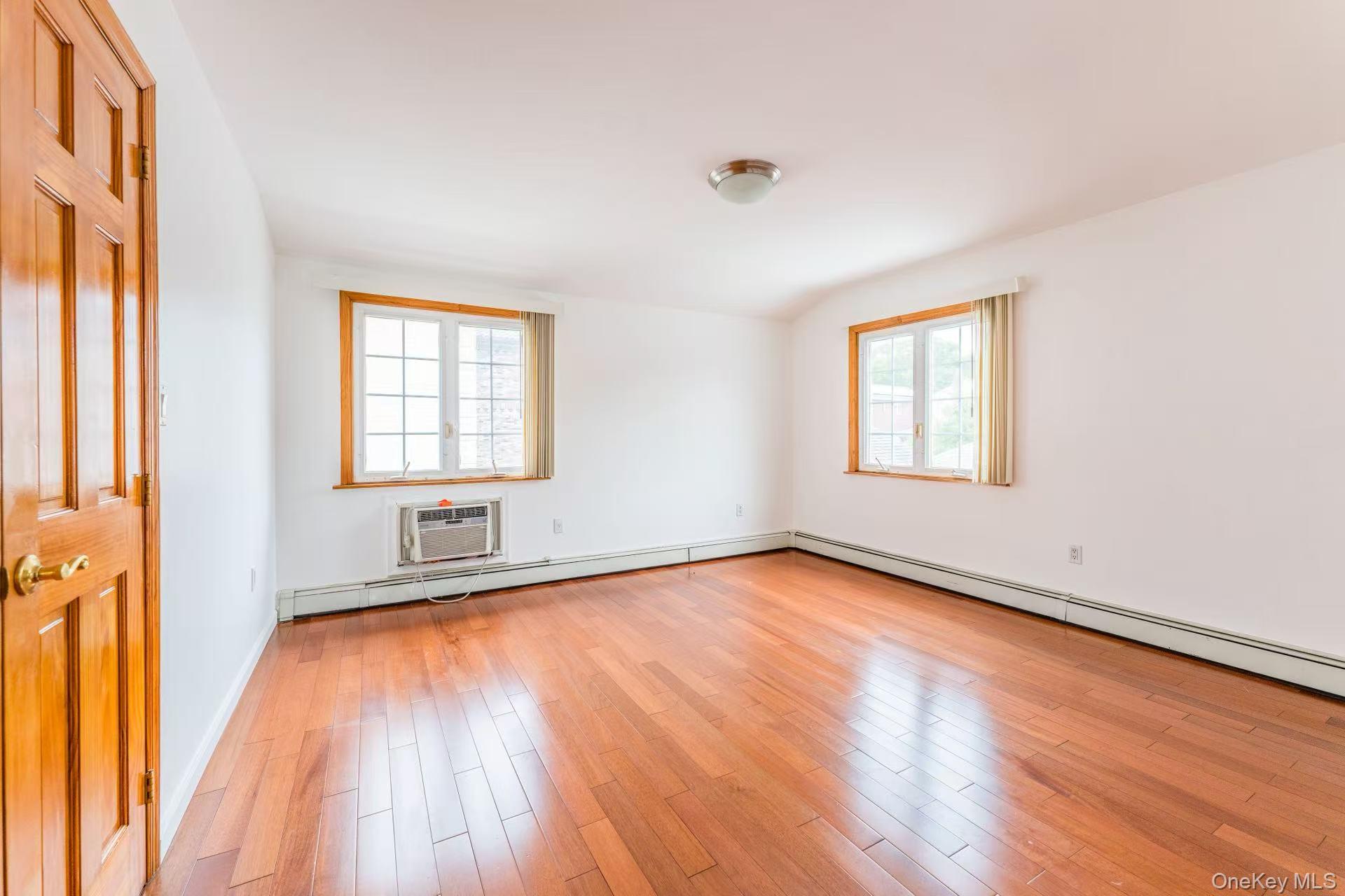 #13 photo, 145-04 21 Avenue, クイーンズ区 Whitestone , NY 11357