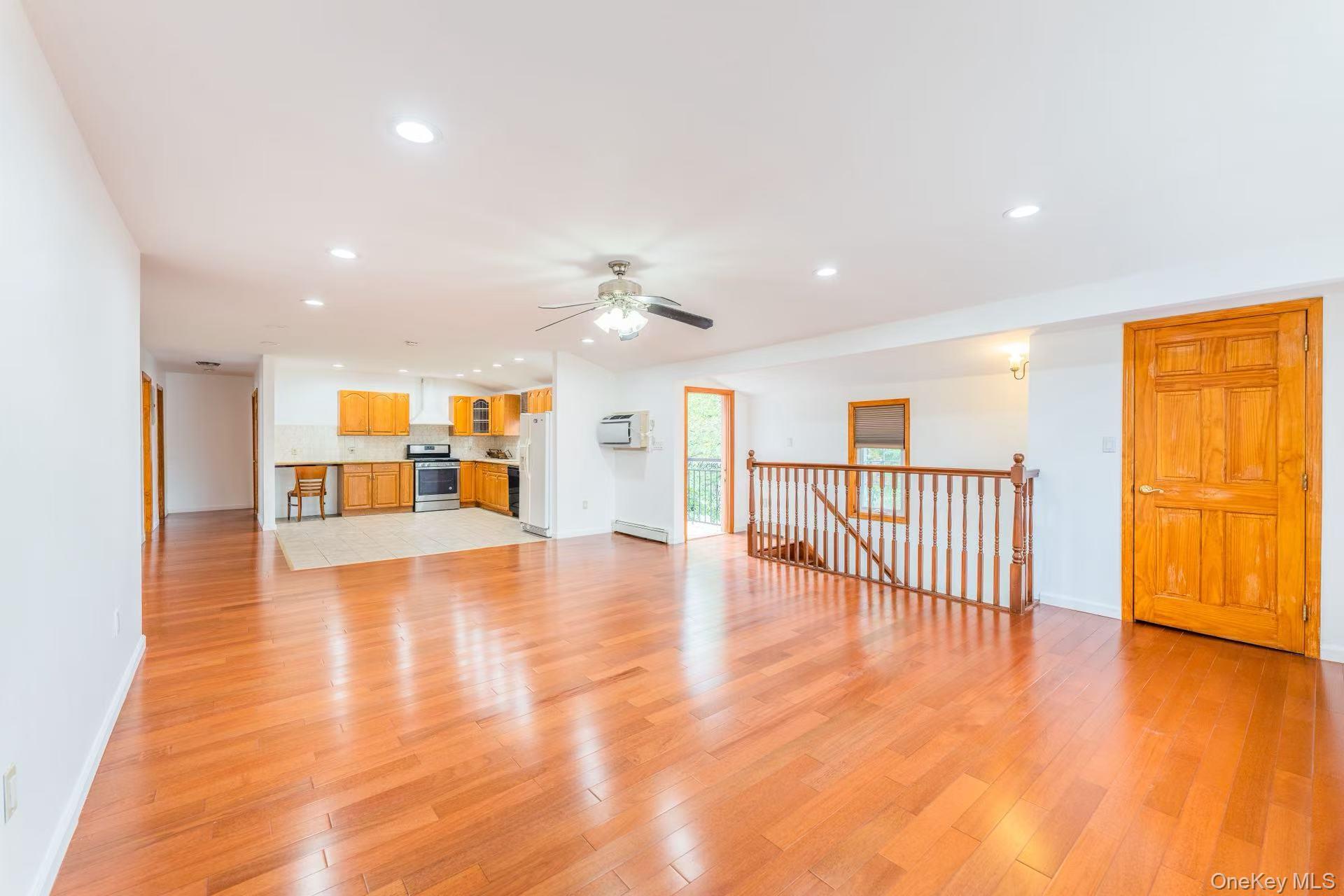 #14 photo, 145-04 21 Avenue, クイーンズ区 Whitestone , NY 11357