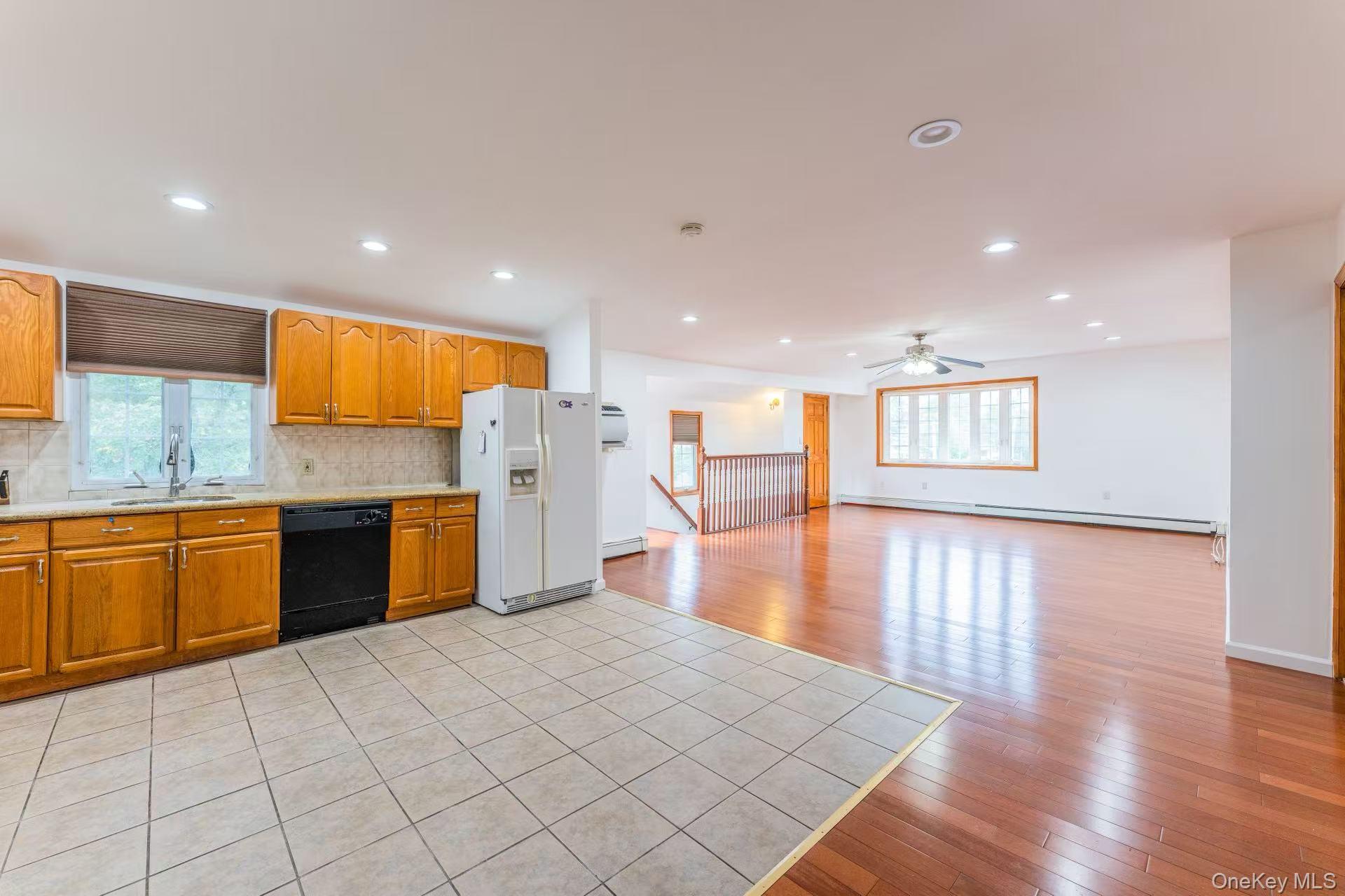 #4 photo, 145-04 21 Avenue, クイーンズ区 Whitestone , NY 11357