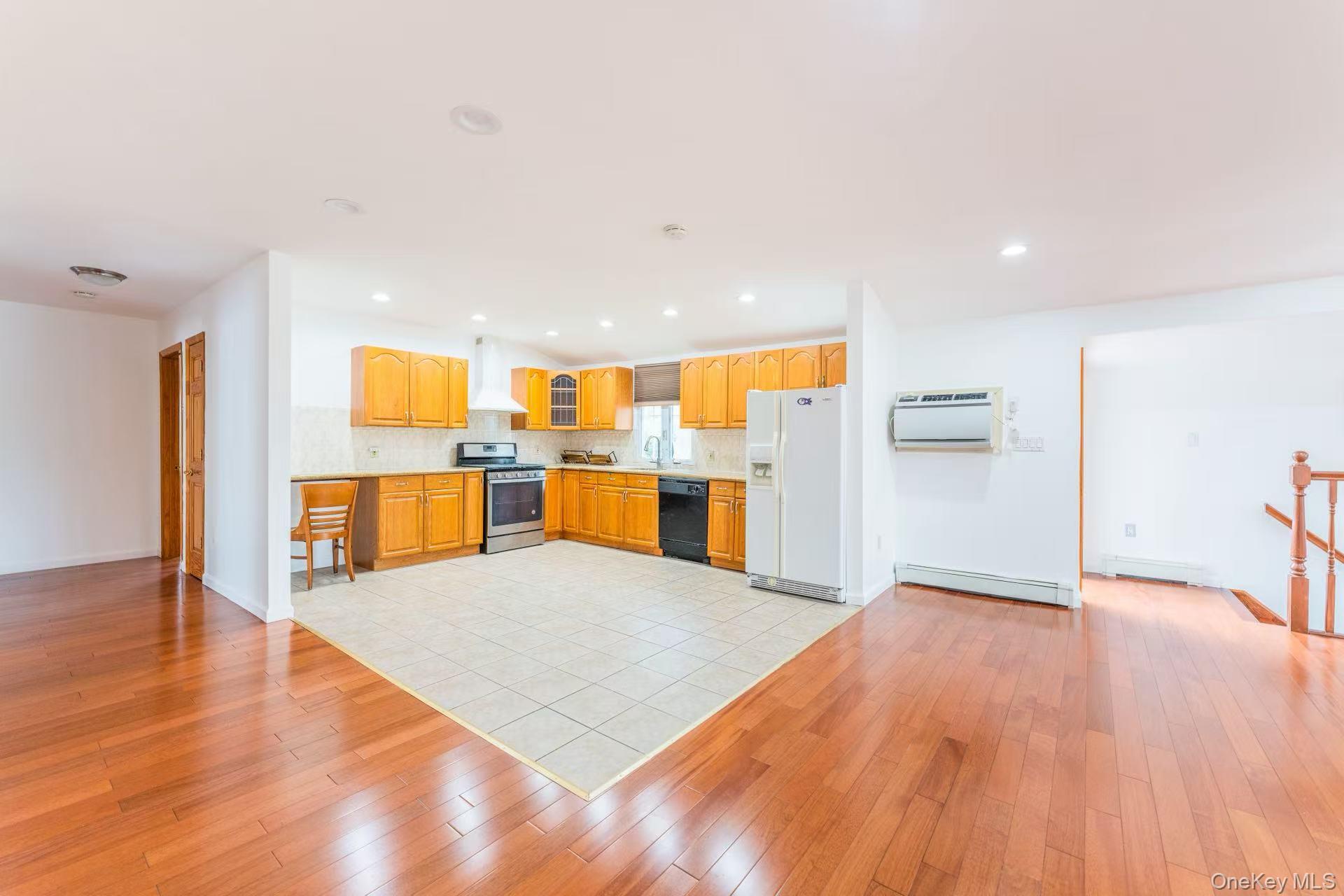 #5 photo, 145-04 21 Avenue, クイーンズ区 Whitestone , NY 11357