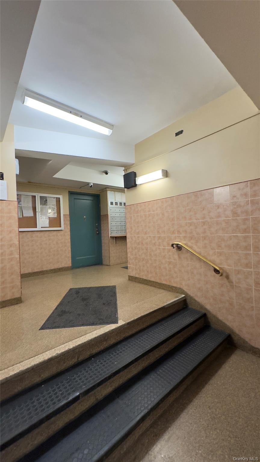 #2 photo, 1970 E Tremont Avenue, Bronx , NY 10462