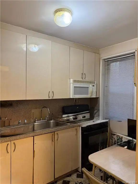 #12 photo, 150 West End Avenue, Brooklyn , NY 11235