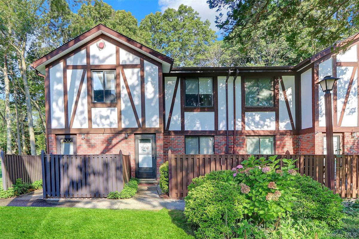 #16 photo, 431 Clubhouse Court, Coram , NY 11727