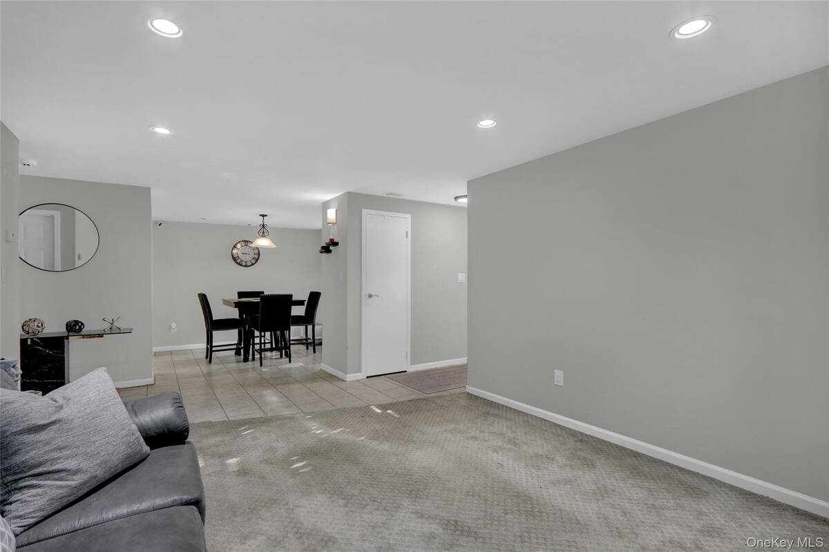 #3 photo, 431 Clubhouse Court, Coram , NY 11727