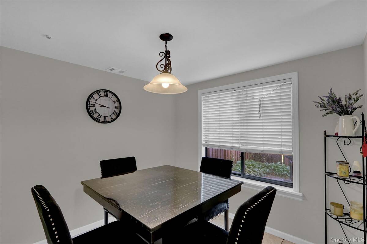 #5 photo, 431 Clubhouse Court, Coram , NY 11727