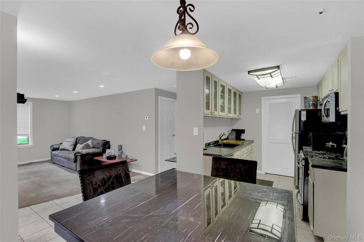 #6 photo, 431 Clubhouse Court, Coram , NY 11727