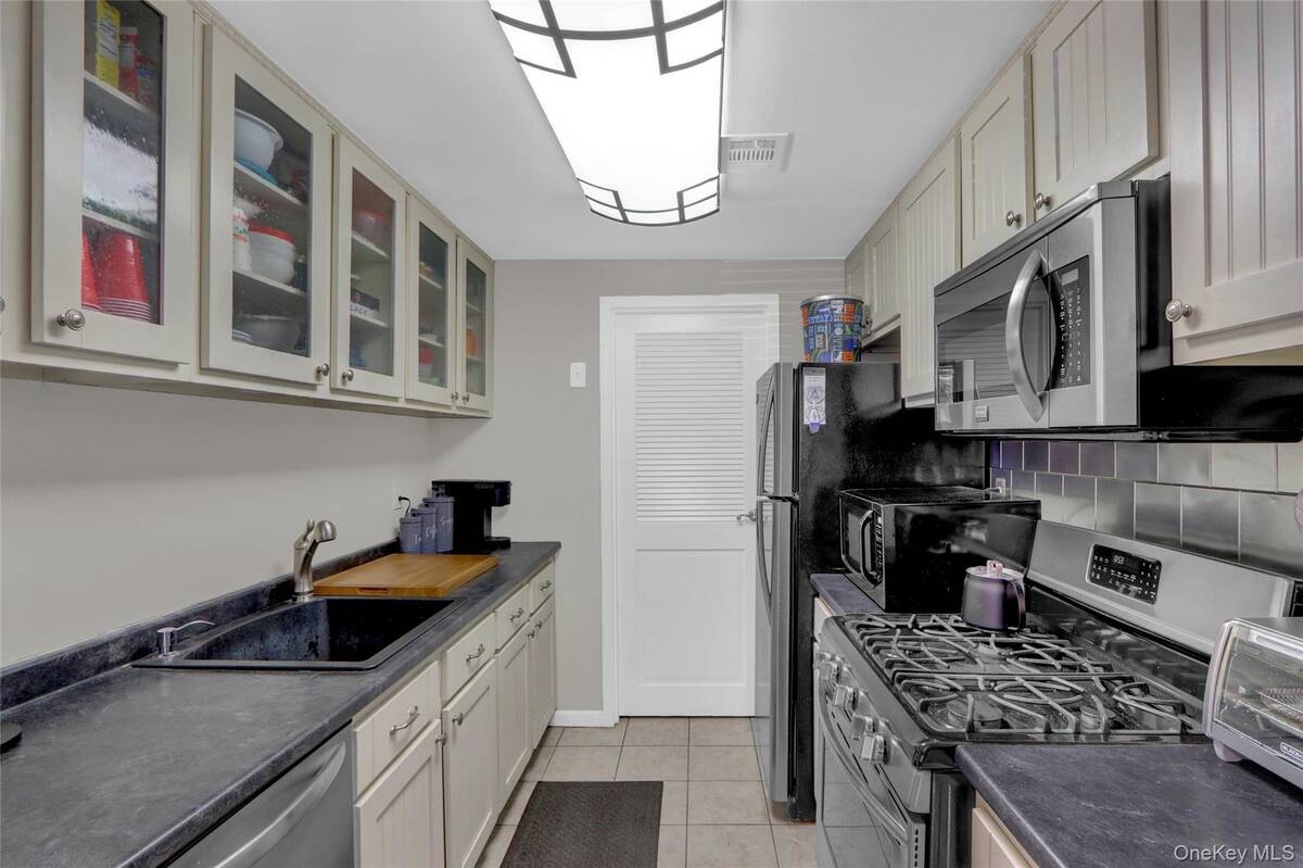 #7 photo, 431 Clubhouse Court, Coram , NY 11727