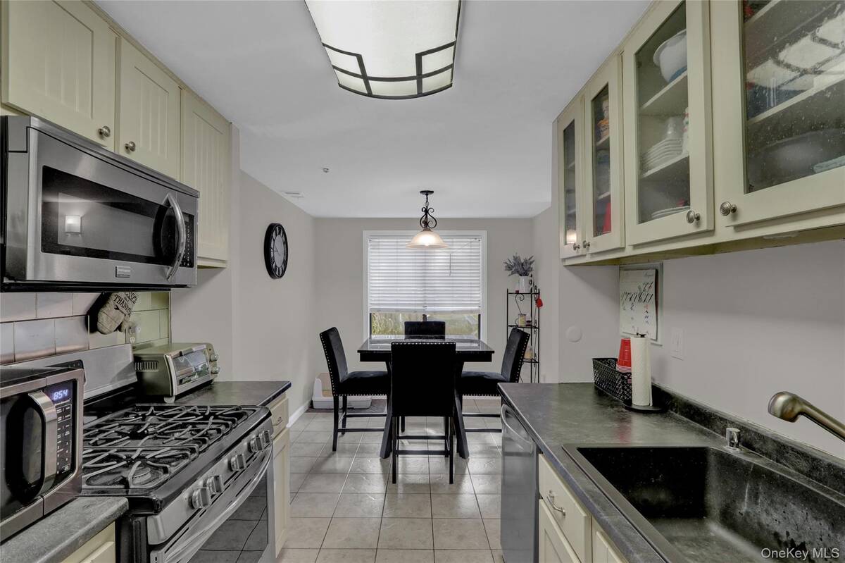 #9 photo, 431 Clubhouse Court, Coram , NY 11727