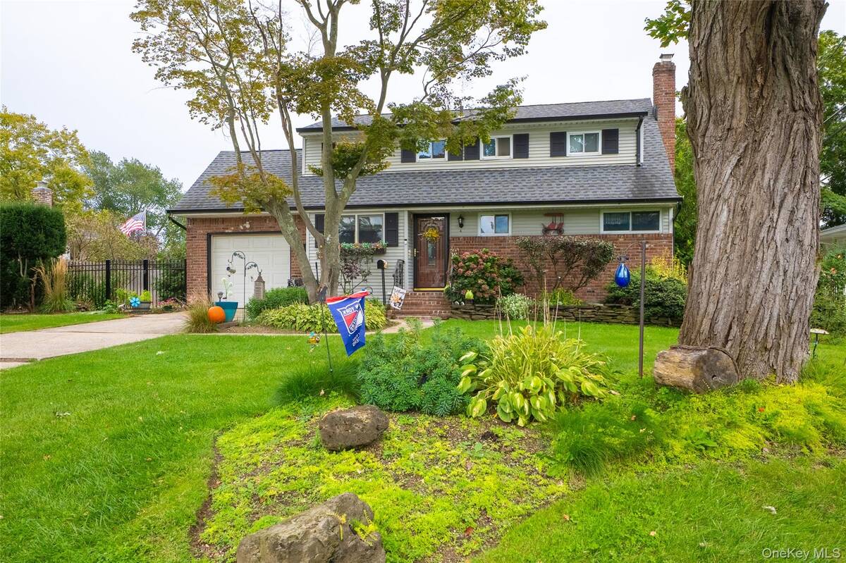 #1 photo, 4 Andam Way, Saint James , NY 11780