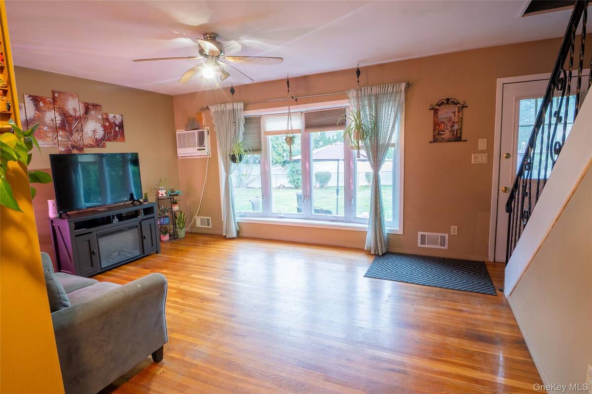 #12 photo, 4 Andam Way, Saint James , NY 11780