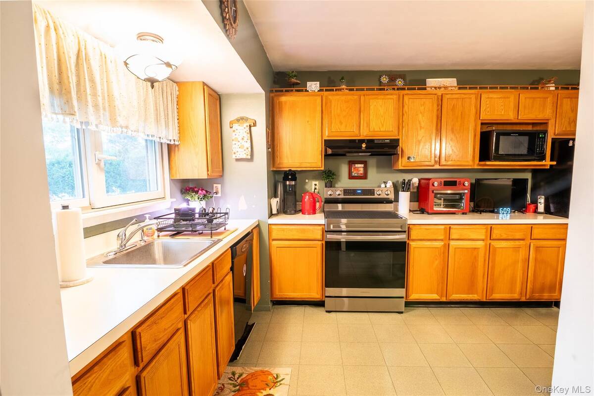 #7 photo, 4 Andam Way, Saint James , NY 11780