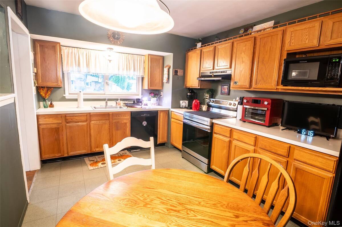 #8 photo, 4 Andam Way, Saint James , NY 11780