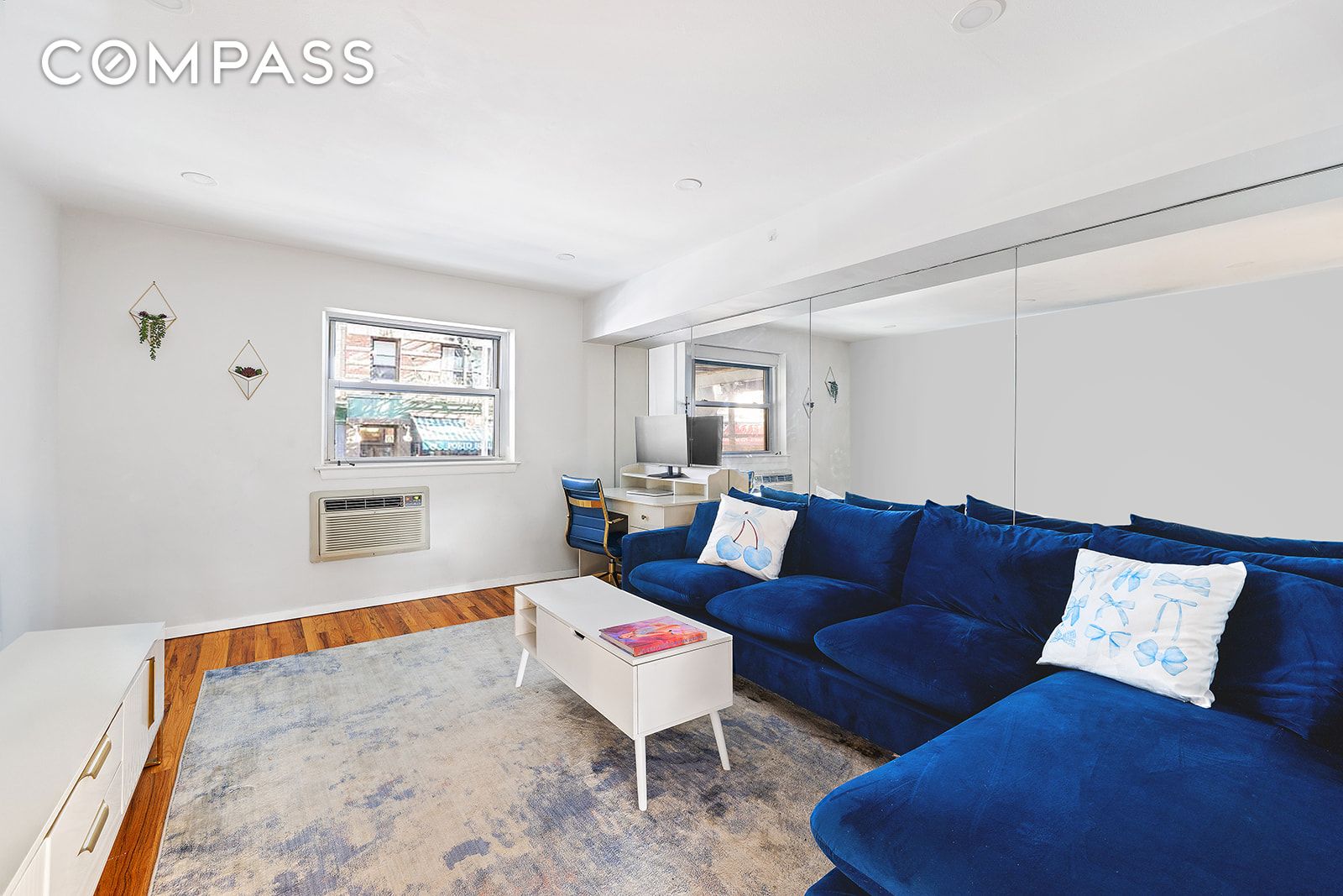 #3 photo, 211 Thompson Street, Greenwich Village , NY 10012