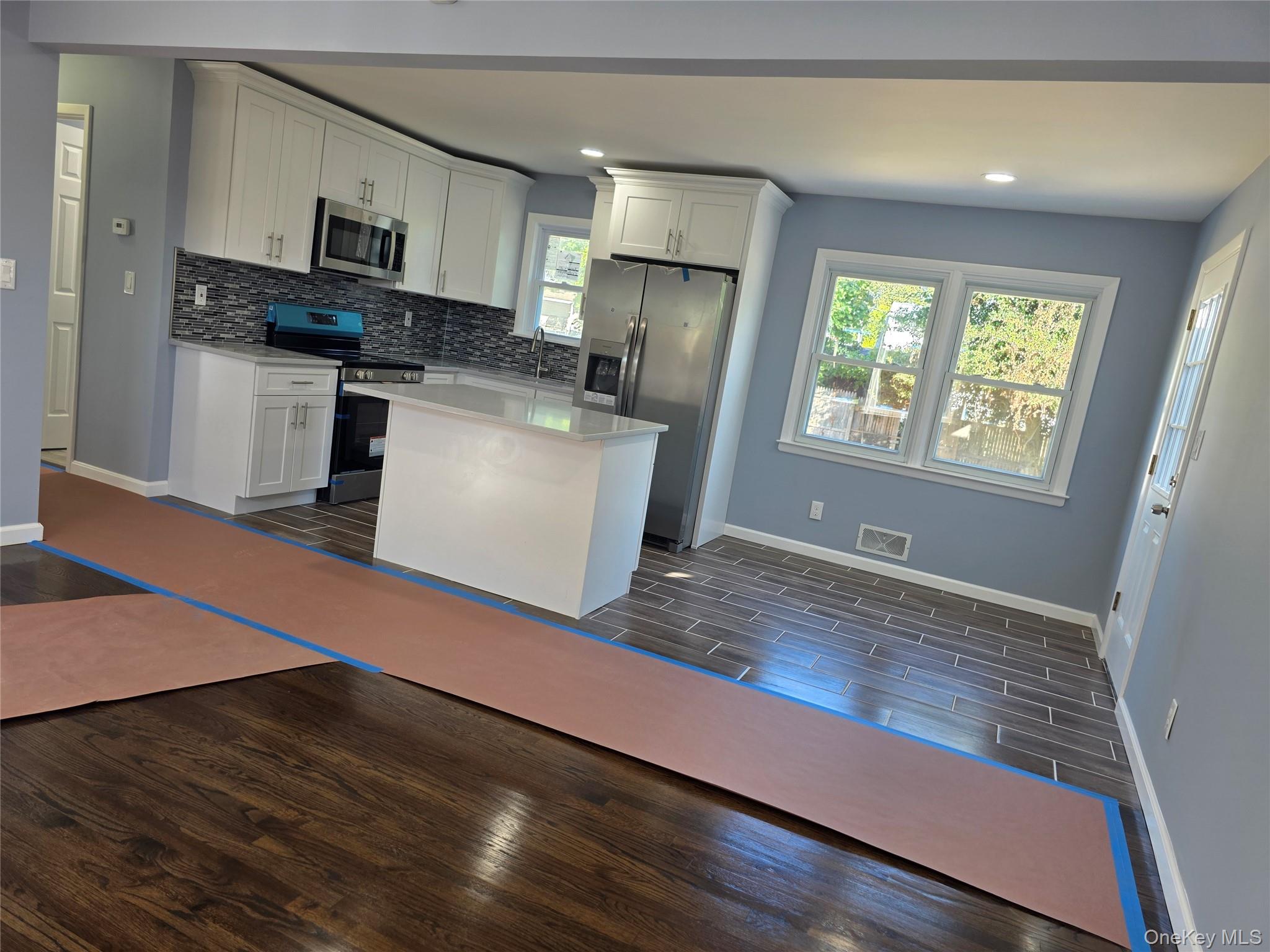 #1 photo, 6 Hilliard Avenue, सफ़ोक काउंटी Central Islip , NY 11722