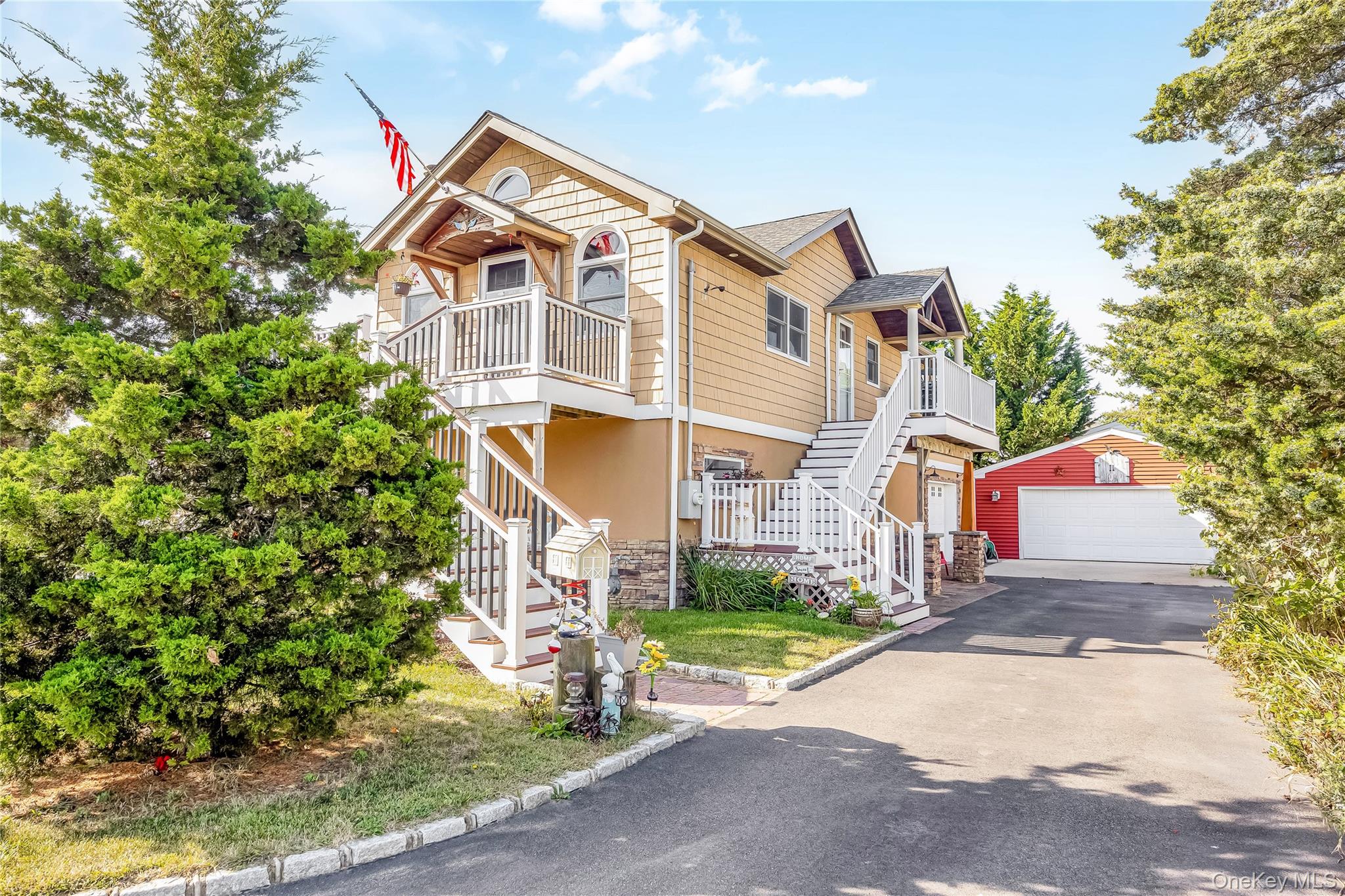 #1 photo, 769 S Hickory Street, 东长岛 Lindenhurst , NY 11757