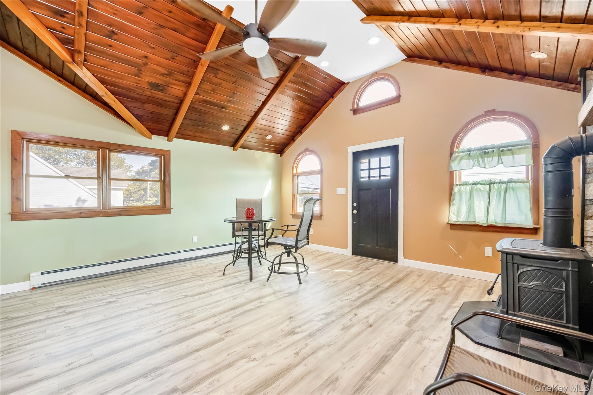 #3 photo, 769 S Hickory Street, 东长岛 Lindenhurst , NY 11757