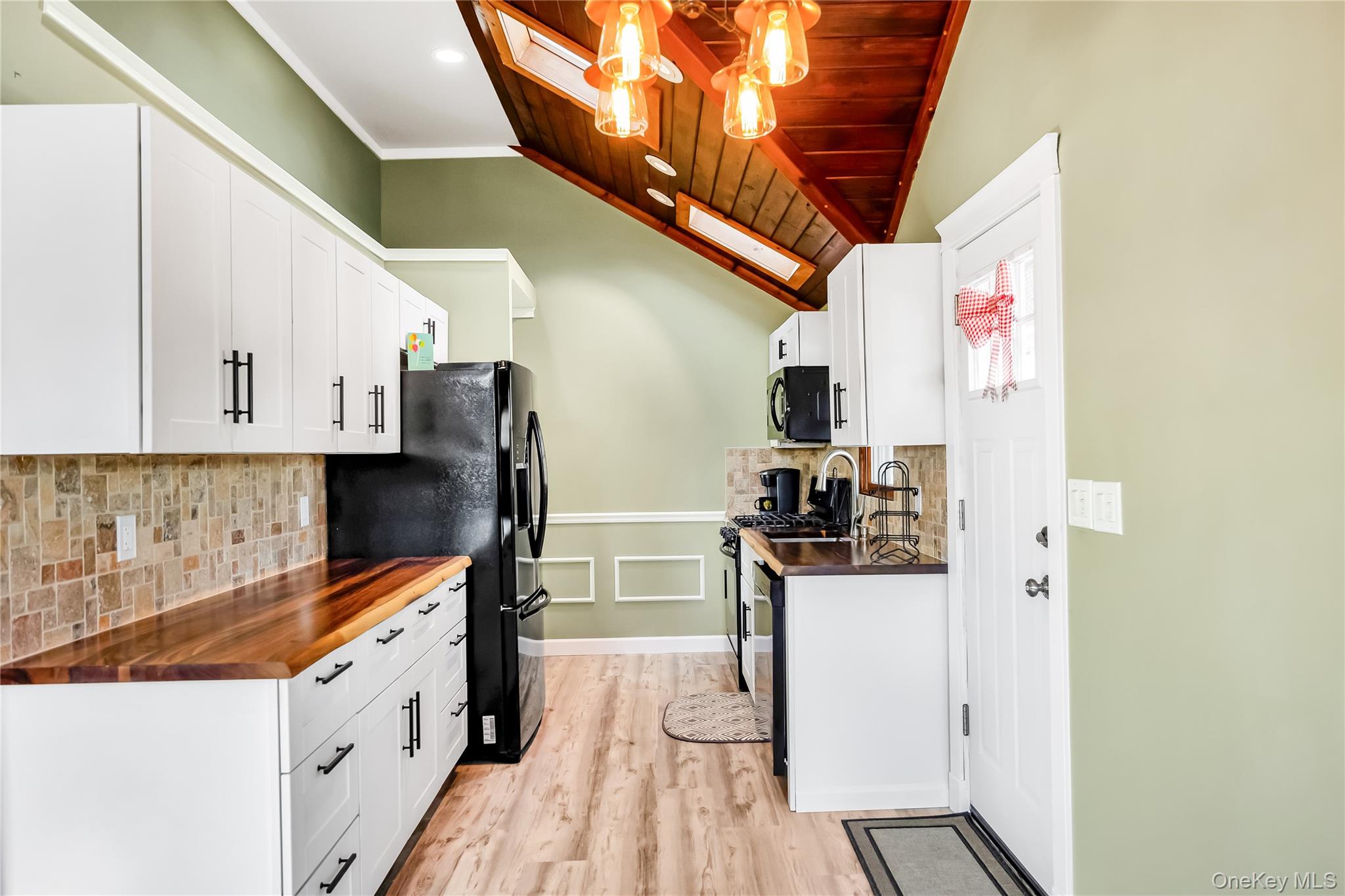 #7 photo, 769 S Hickory Street, 东长岛 Lindenhurst , NY 11757