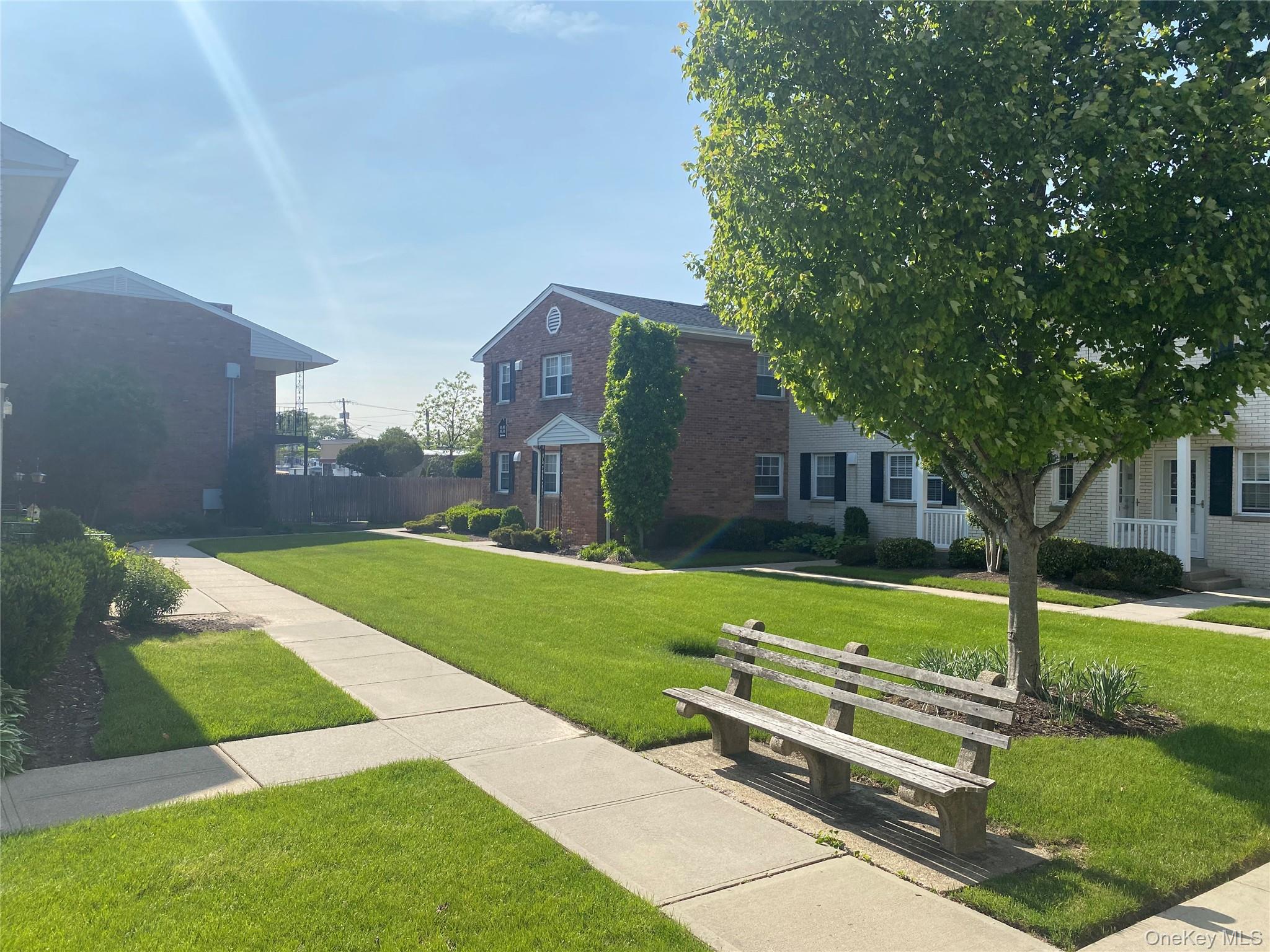 #1 photo, 409 Kensington Lane, नासाउ काउंटी Bethpage , NY 11714