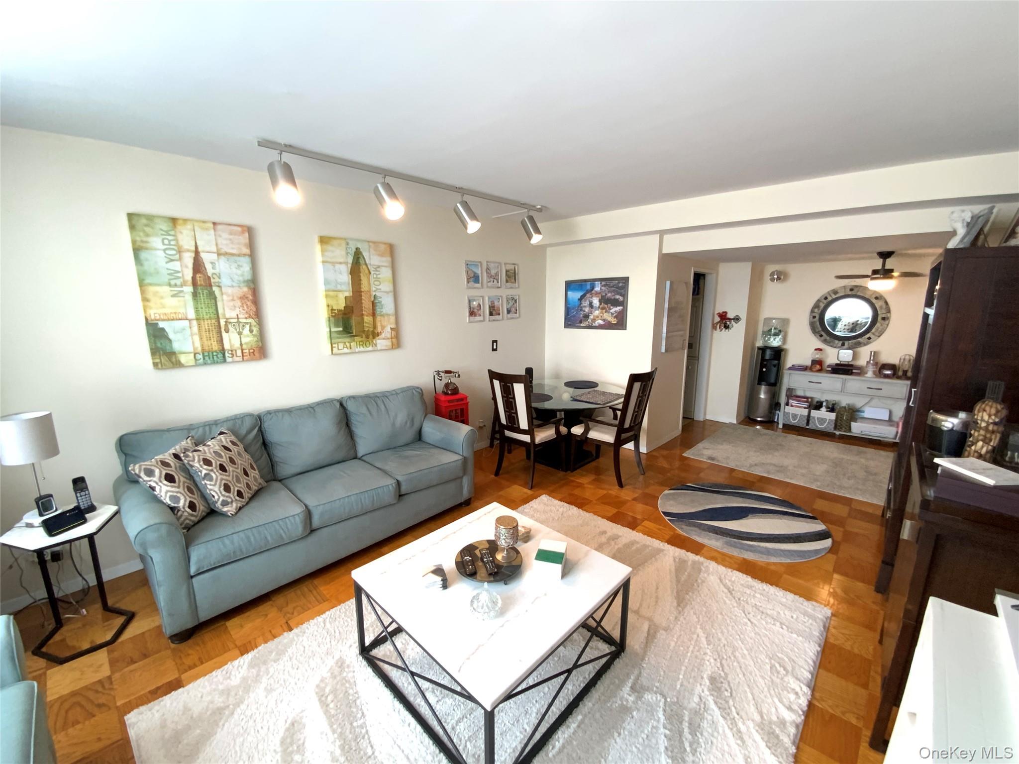 #2 photo, 26910 Grand Central Parkway, クイーンズ区 Floral Park , NY 11005