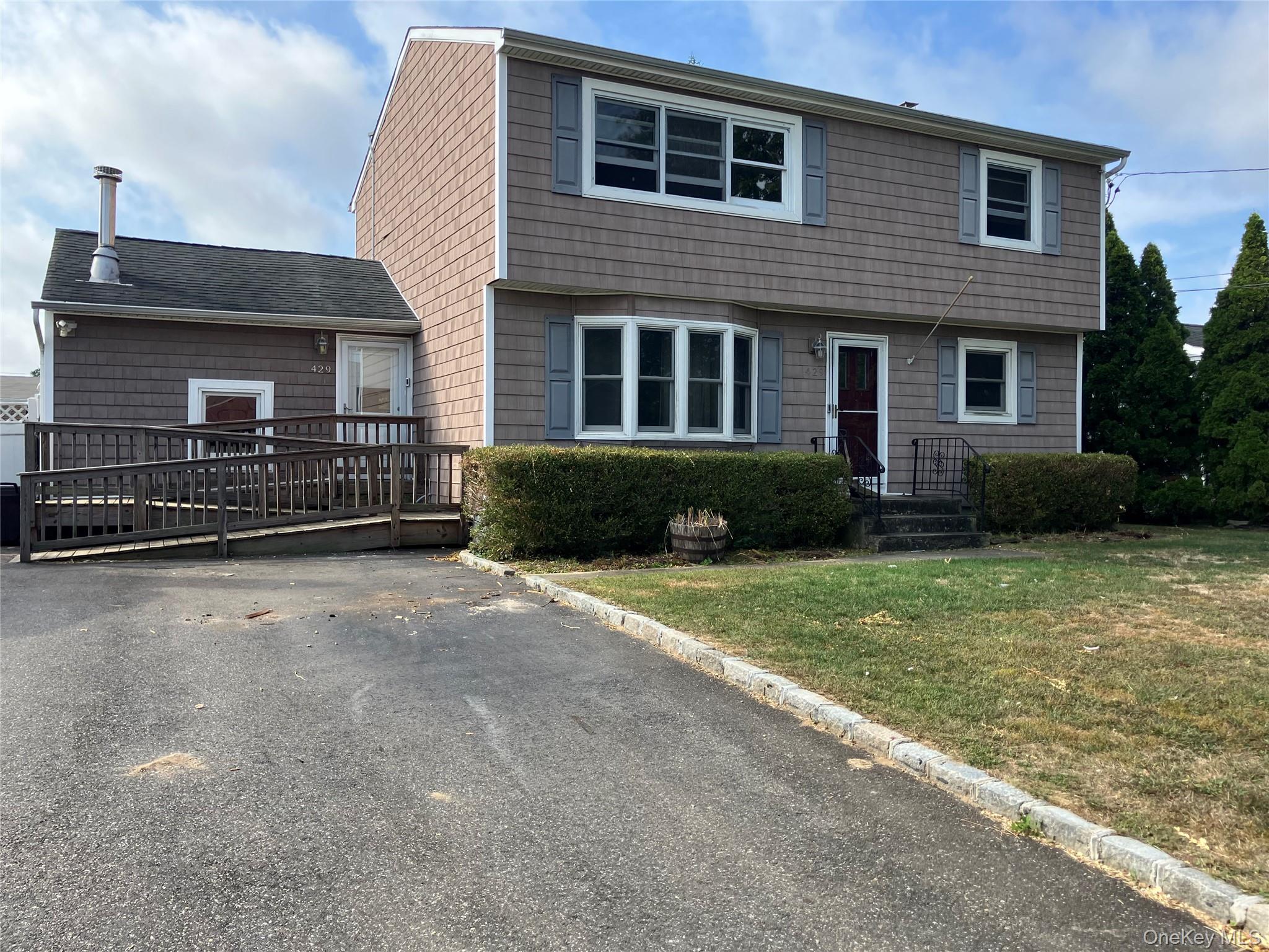 #1 photo, 429 47th Street, 东长岛 Lindenhurst , NY 11757-1928