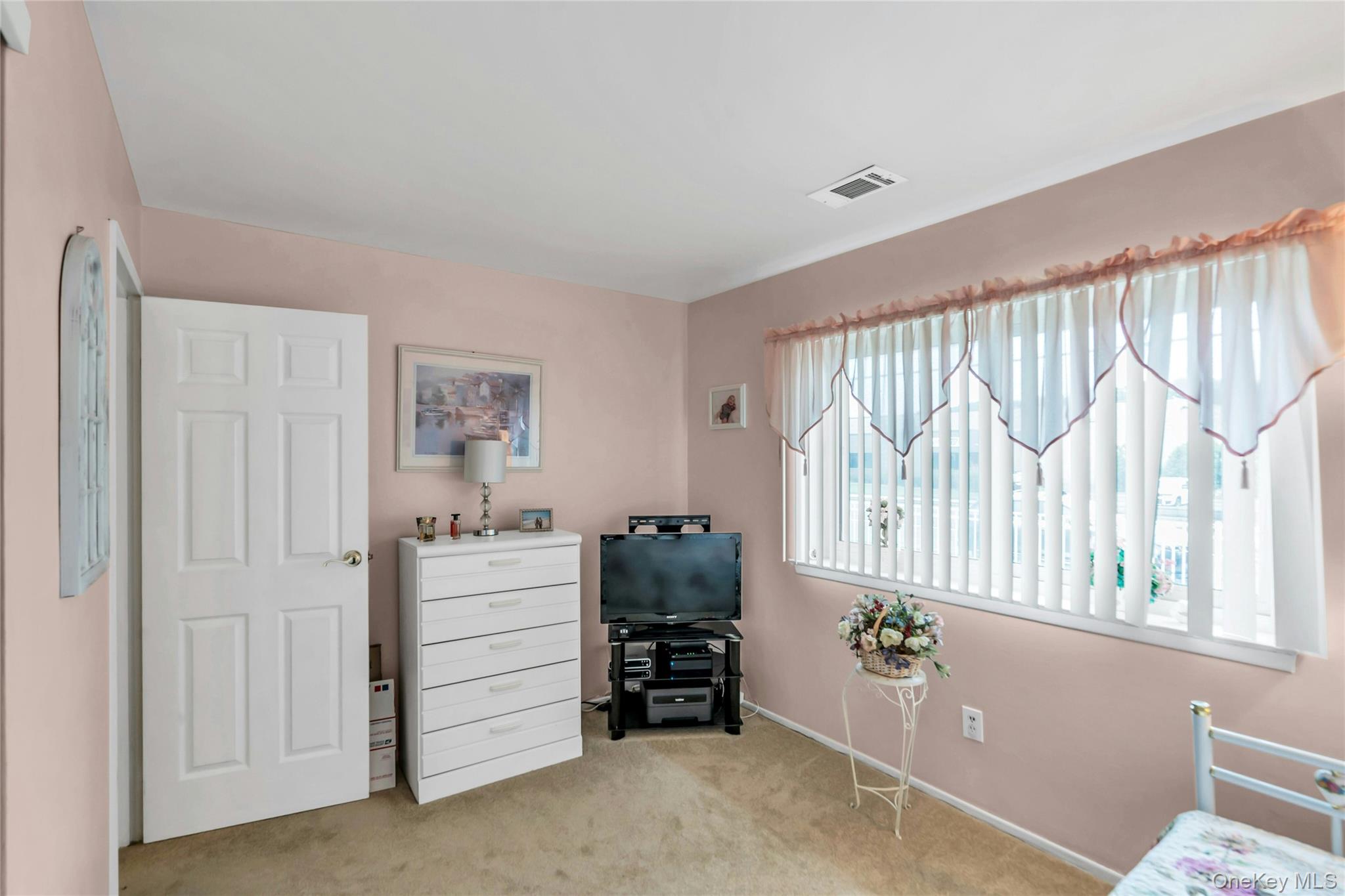 #14 photo, 283 Storm Drive, Holtsville , NY 11742