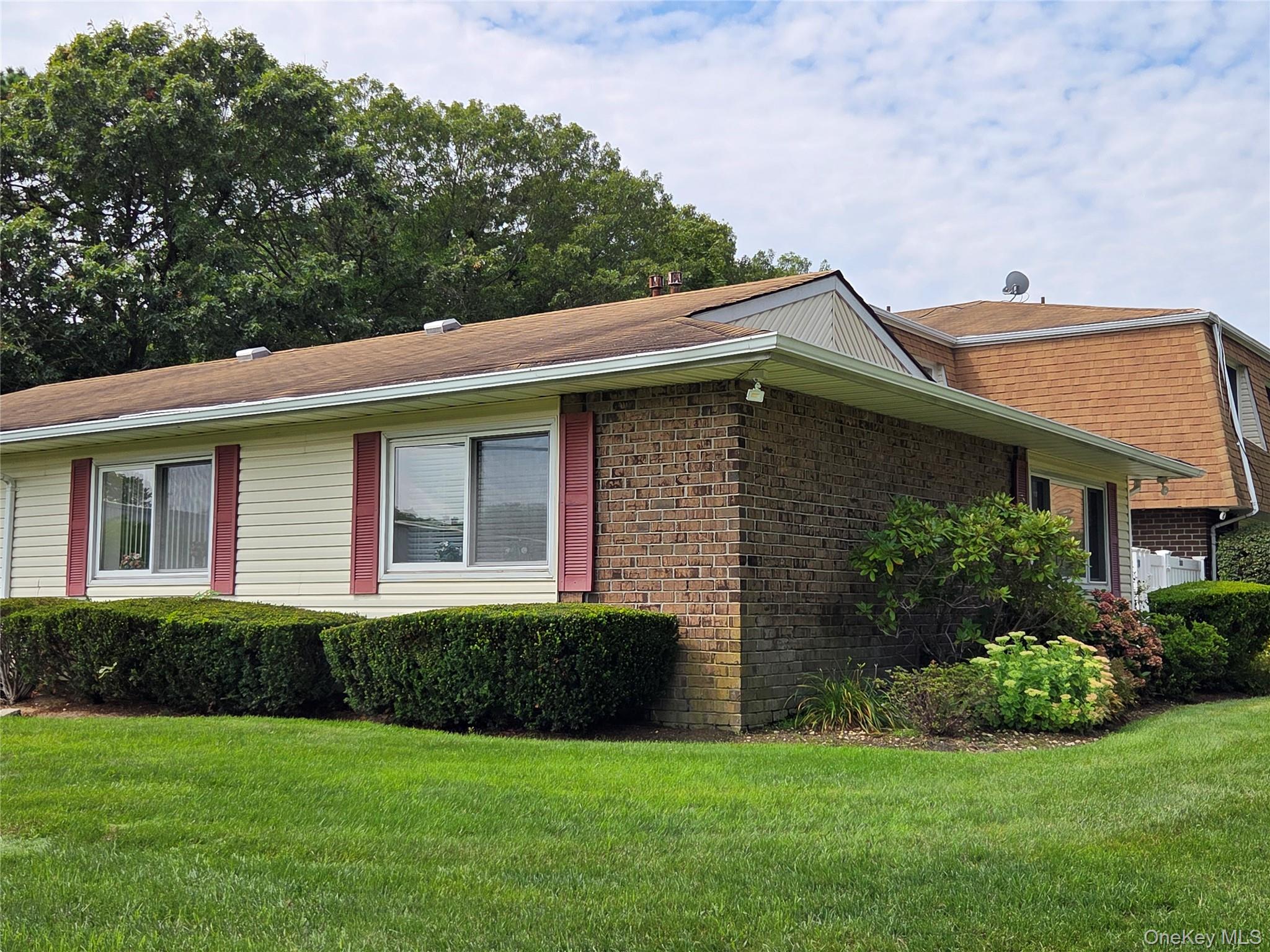 #4 photo, 283 Storm Drive, Holtsville , NY 11742