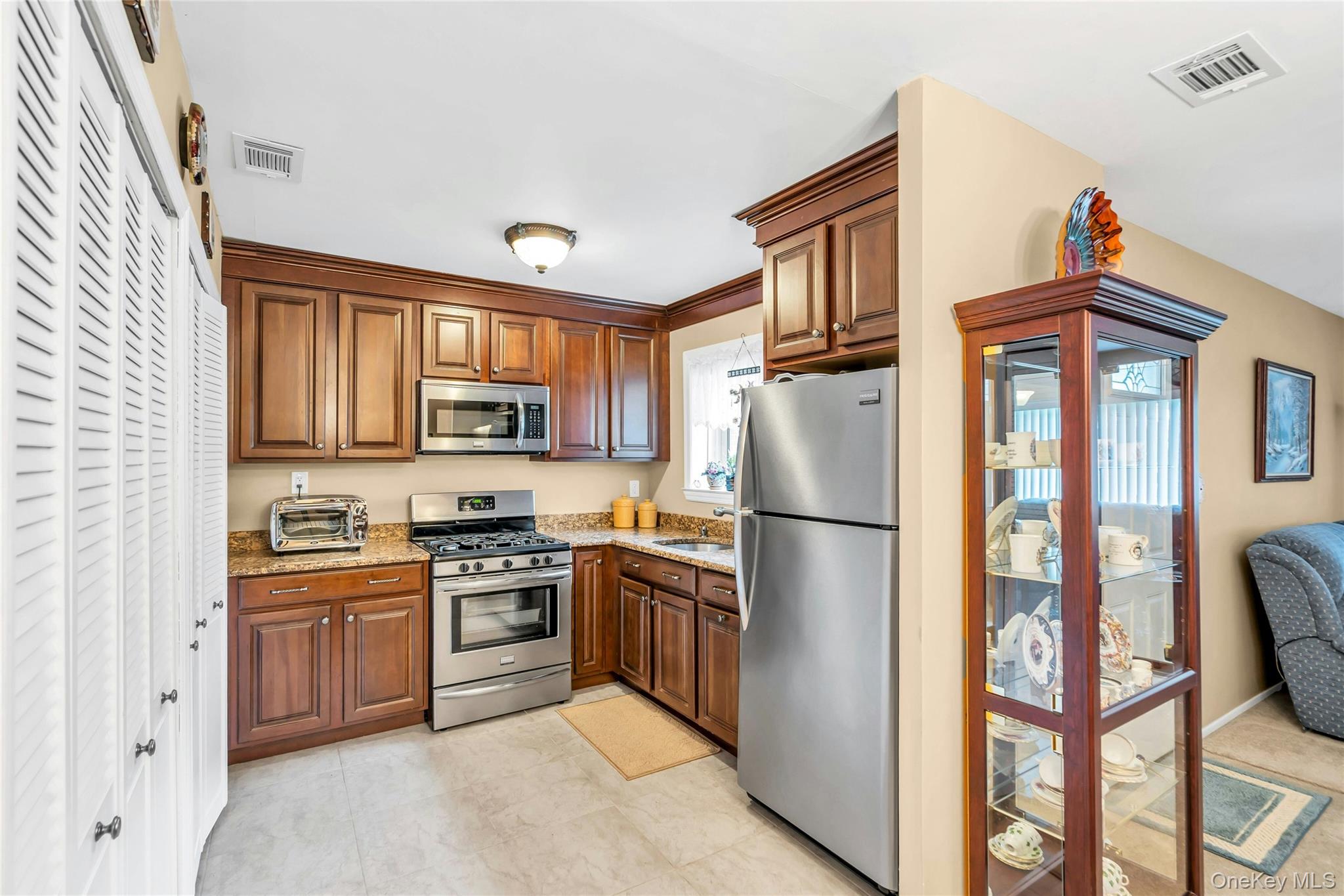 #8 photo, 283 Storm Drive, Holtsville , NY 11742