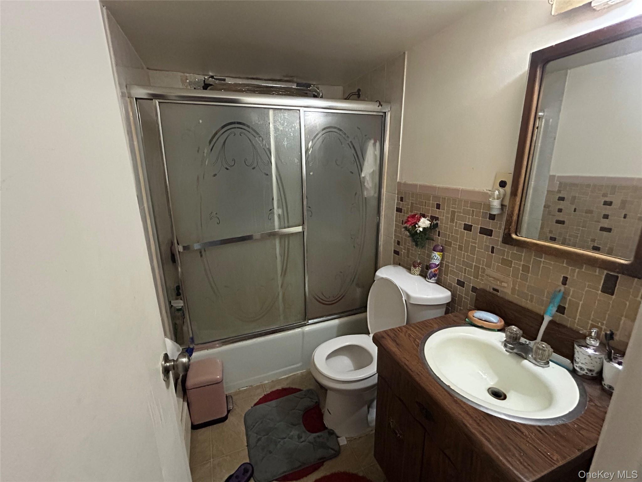 #19 photo, 85 W Fairview Avenue, Valley Stream , NY 11580