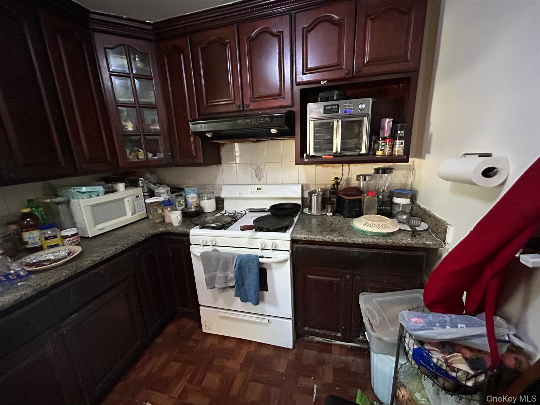 #9 photo, 85 W Fairview Avenue, Valley Stream , NY 11580